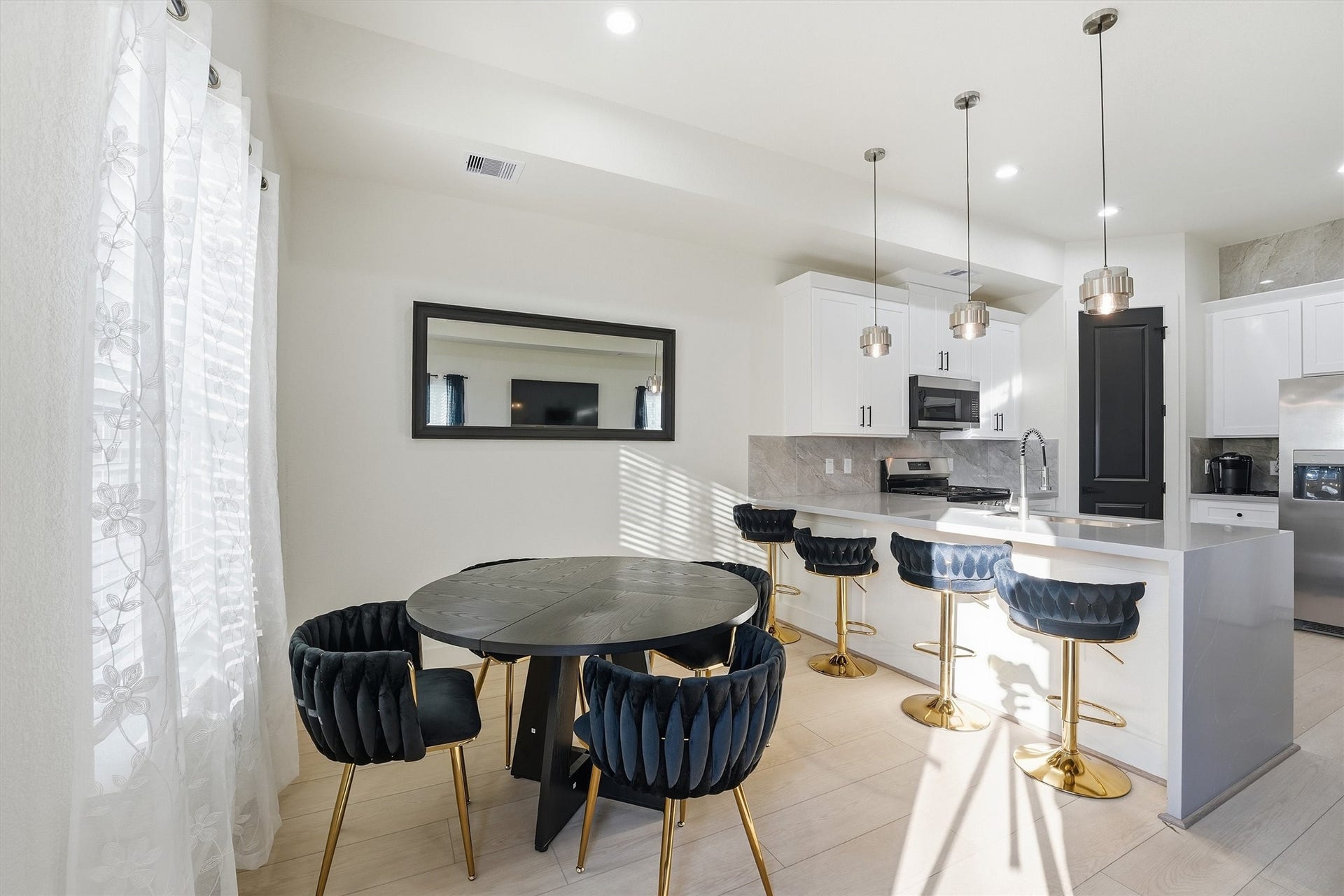 7908 Brandon Street, Houston, TX 77051 Breakfast nook/dinning area