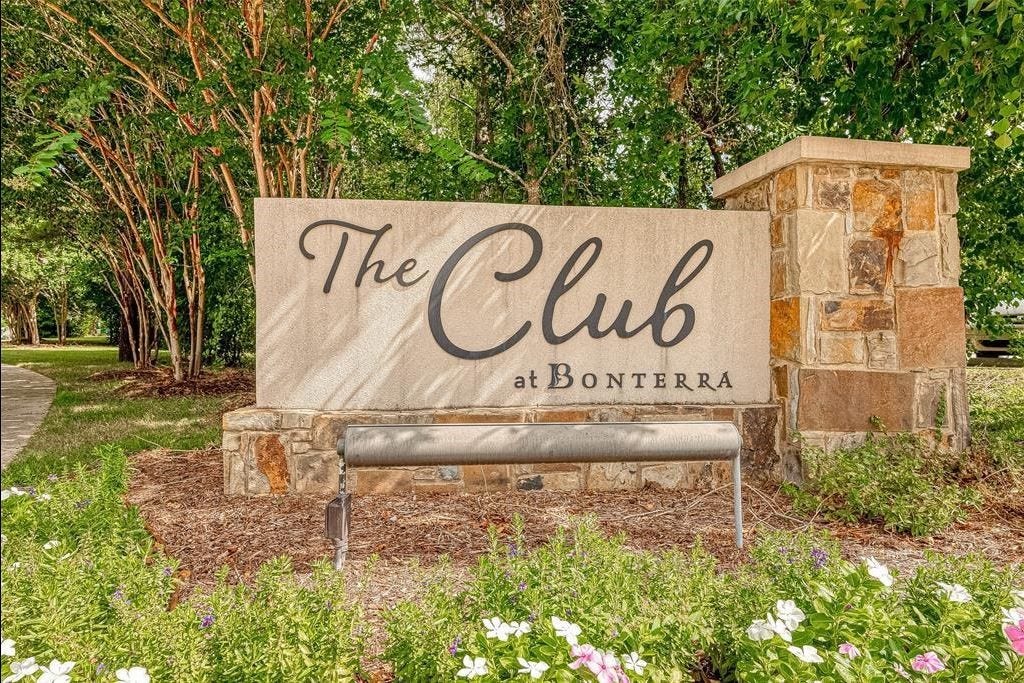 11 S Sandbells Park Lane, Montgomery, TX 77316 The Bonterra Club is the heart of this vibrant 55+ community, offering exceptional amenities including a resort-style pool, state-of-the-art fitness center, pickleball courts, social events, and countless opportunities to connect with neighbors.