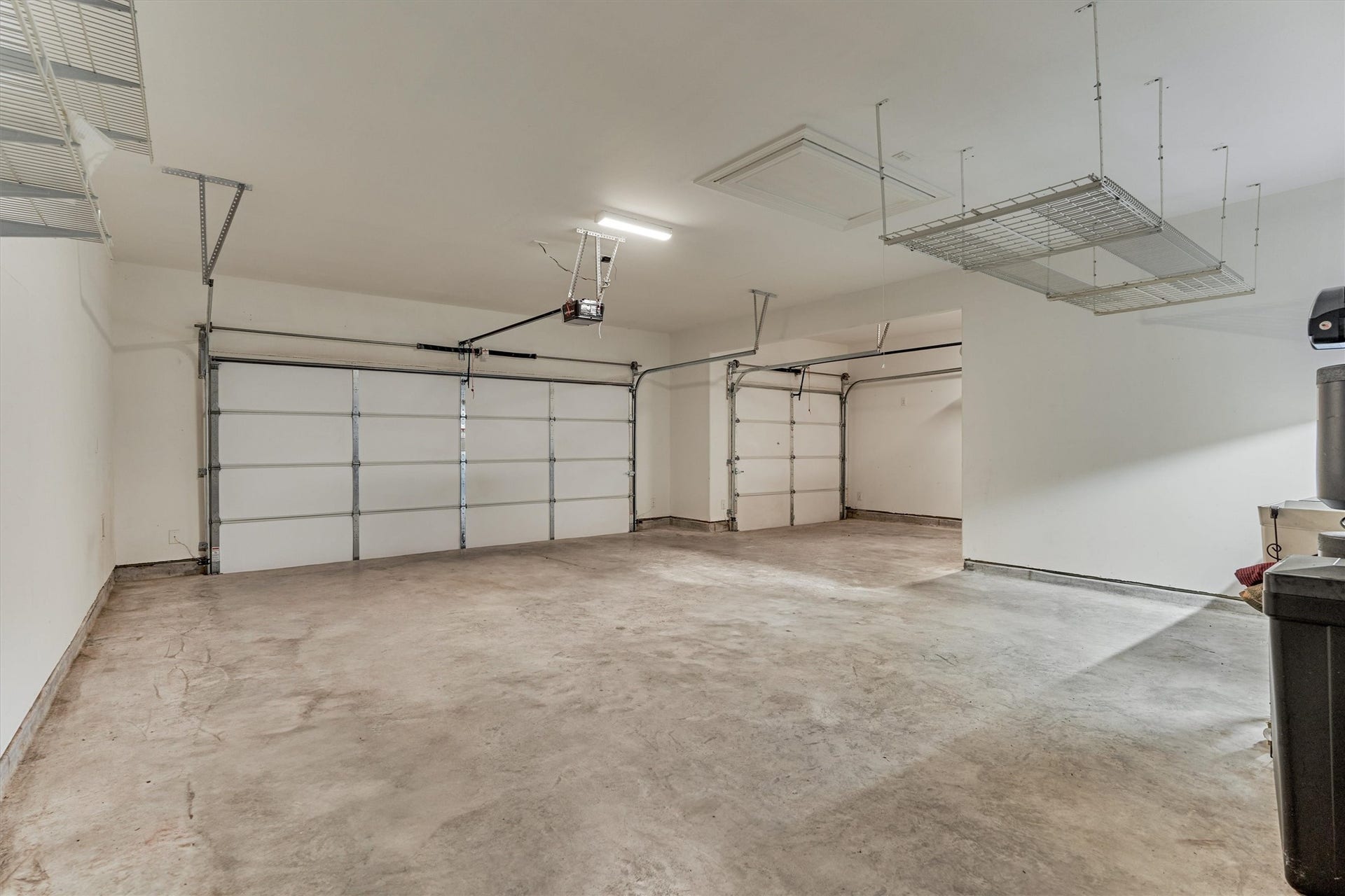 11 S Sandbells Park Lane, Montgomery, TX 77316 Rare 3-car garage with workstation and sink!