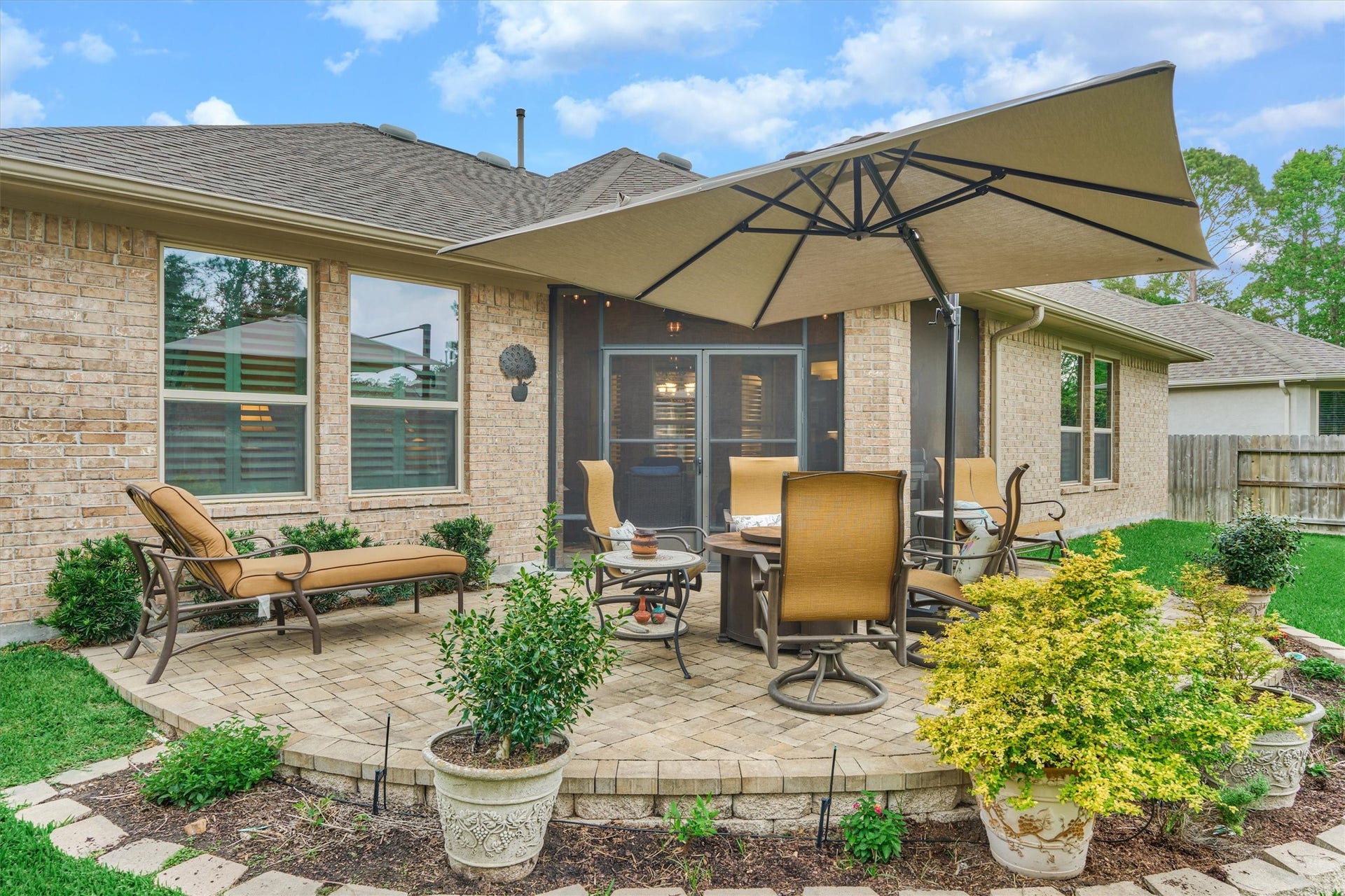 11 S Sandbells Park Lane, Montgomery, TX 77316 Relax and enjoy the surrounds of nature on the patio.