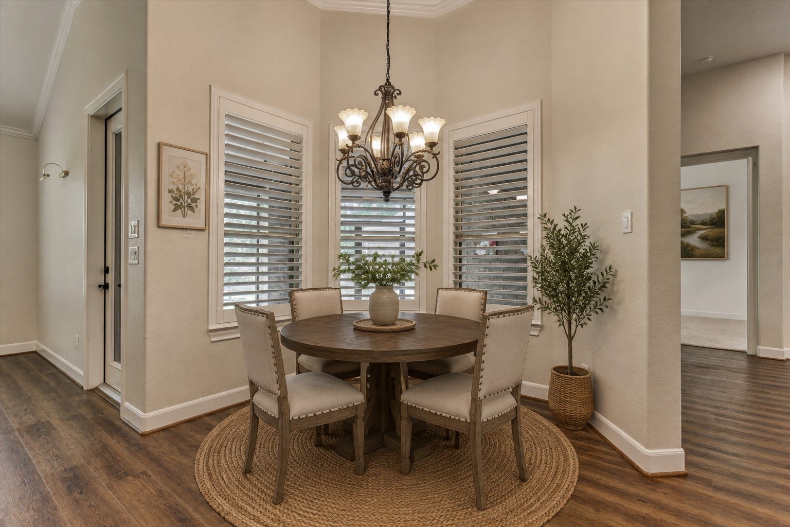 11 S Sandbells Park Lane, Montgomery, TX 77316 *This photo is virtually staged* Charming breakfast room adjoins the kitchen and the den, with windows overlooking the screened in porch.