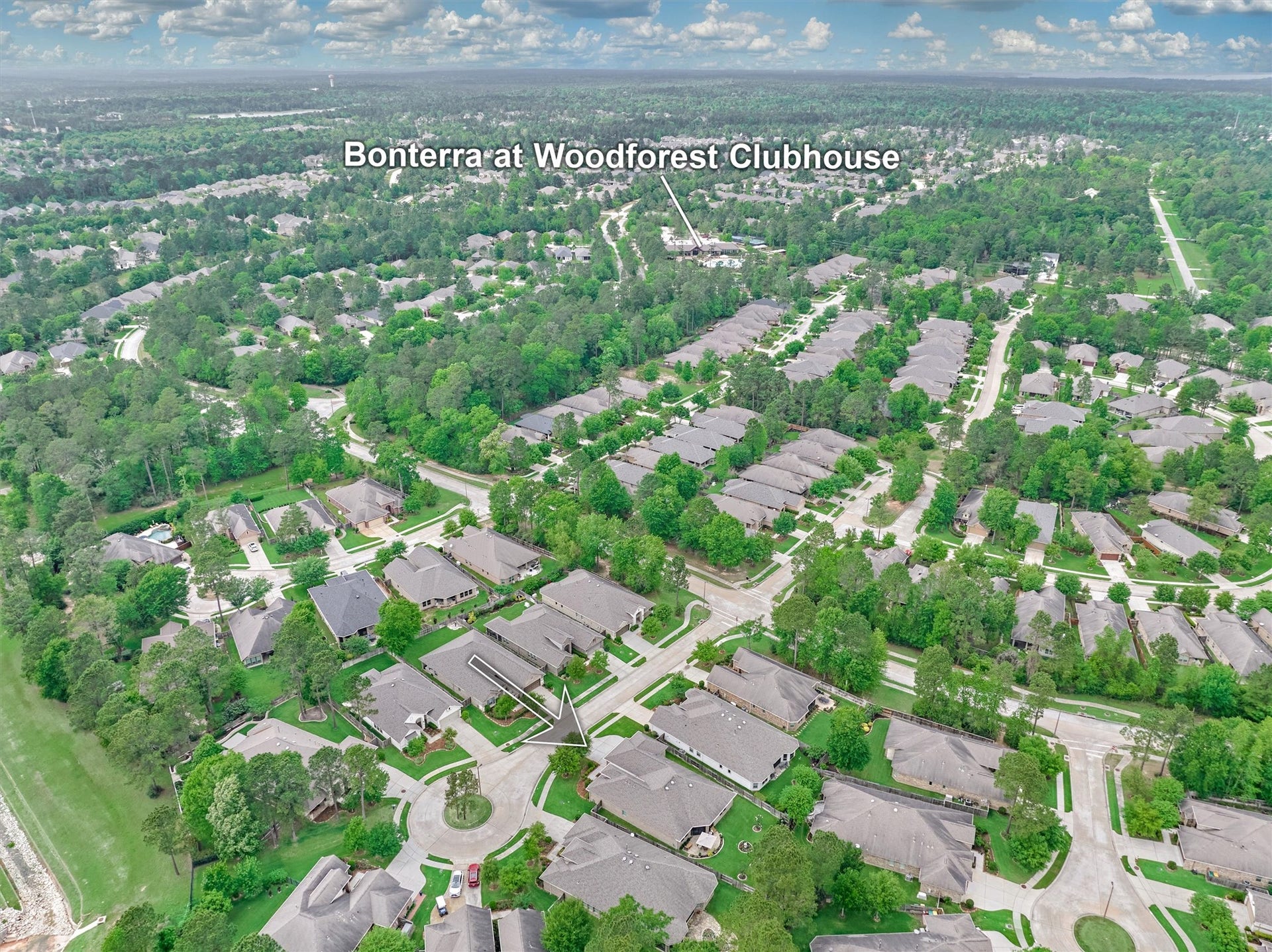 11 S Sandbells Park Lane, Montgomery, TX 77316 Moments from the amazing amenities Bonterra at Woodforest Clubhouse has to offer!