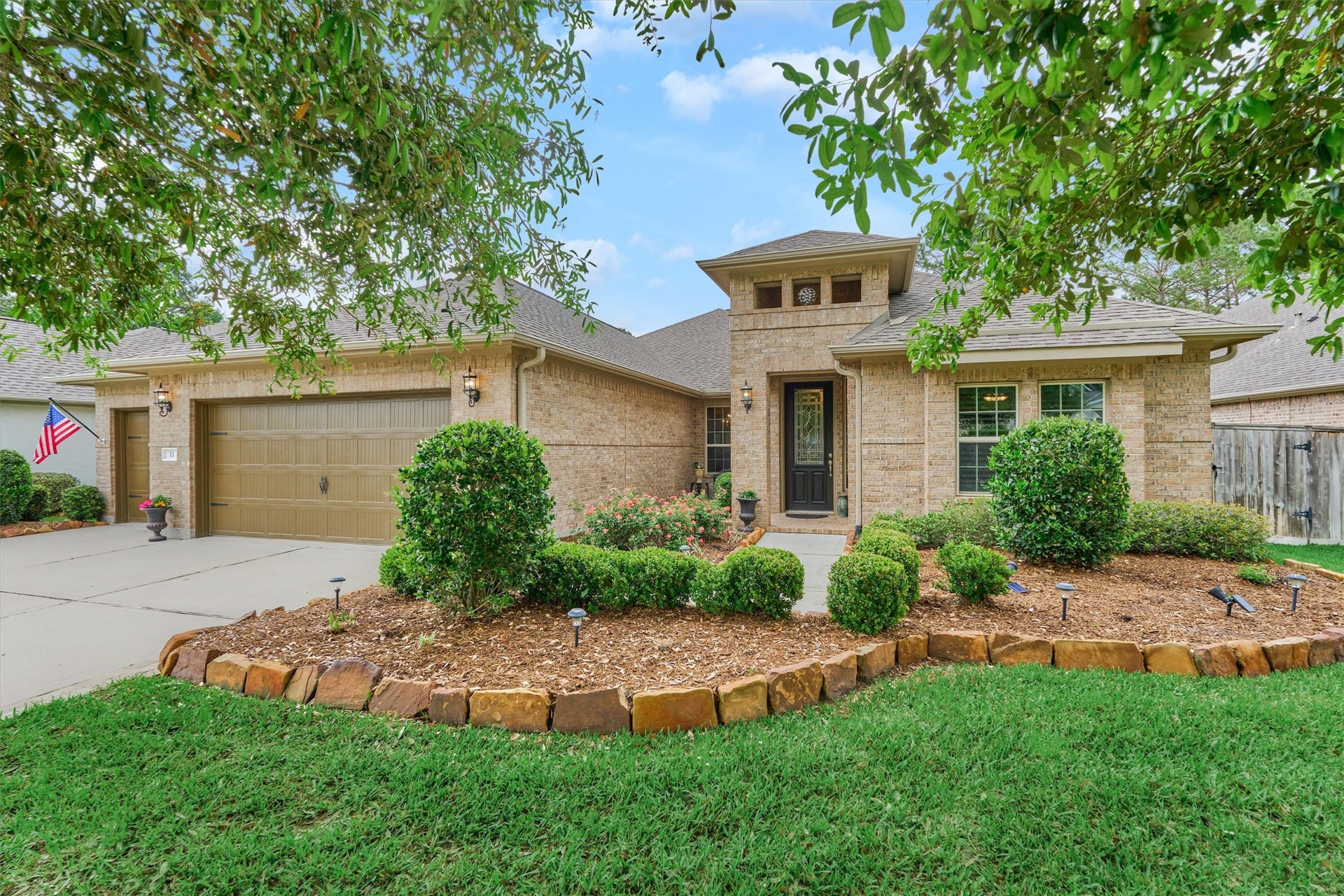 11 S Sandbells Park Lane, Montgomery, TX 77316 Welcome home to 11 S. Sandbells Park Lane!