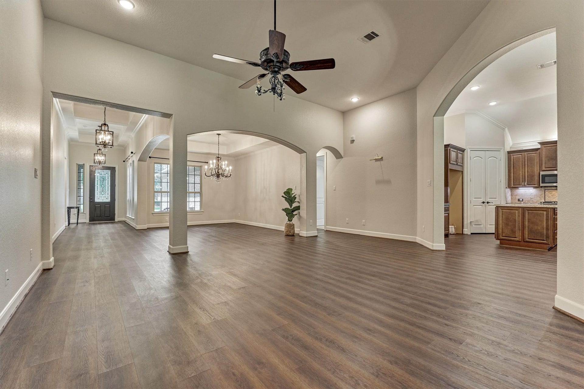 11 S Sandbells Park Lane, Montgomery, TX 77316 This open-concept layout offers the ultimate flow and functionality throughout! So many opportunities for your personalization.