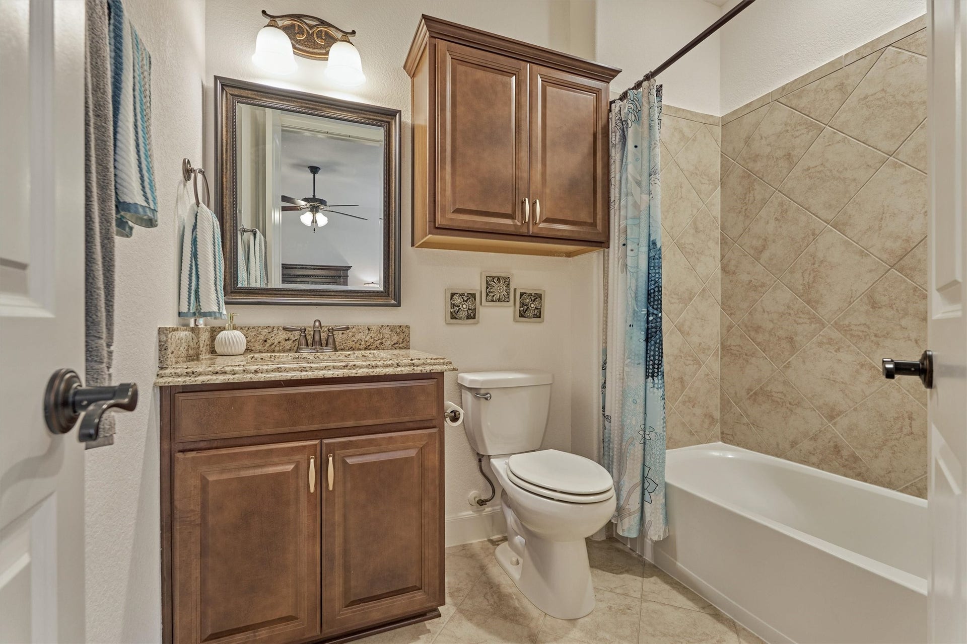 11 S Sandbells Park Lane, Montgomery, TX 77316 Full bathroom with tub/shower combo for secondary bedroom #2.