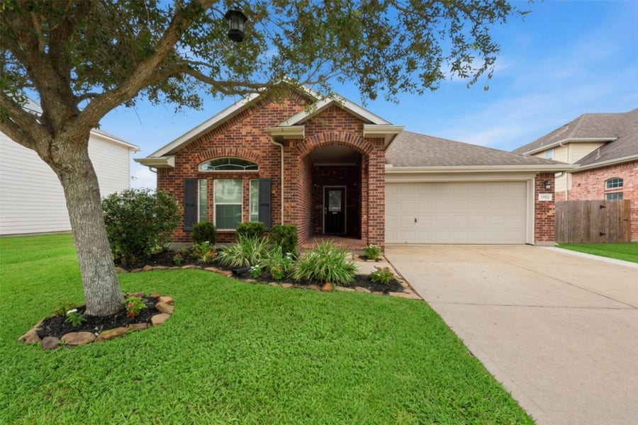 Property photo for 1284 Pinto Pass, Alvin, TX