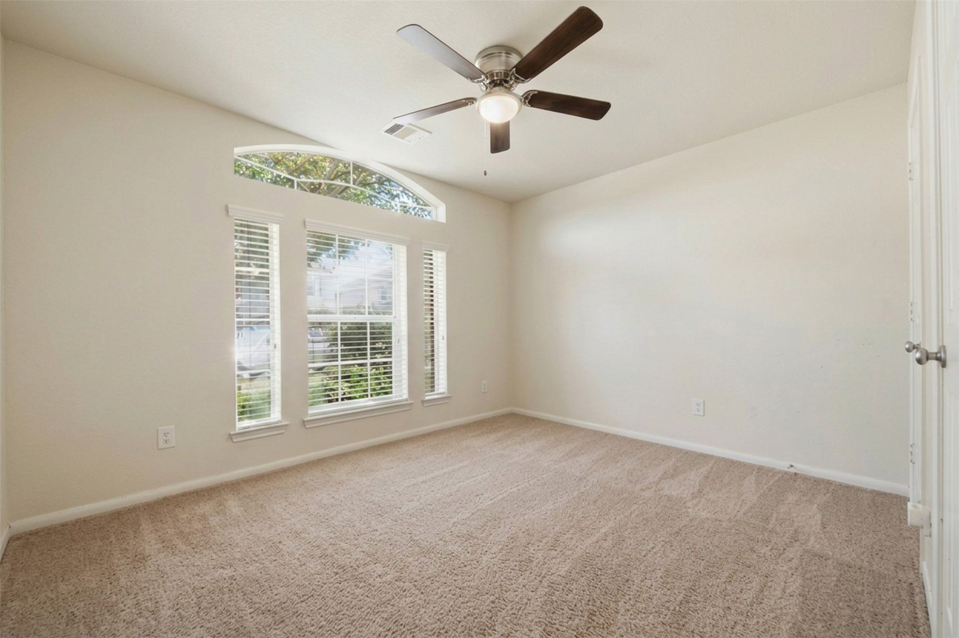 1284 Pinto Pass, Alvin, TX 77511