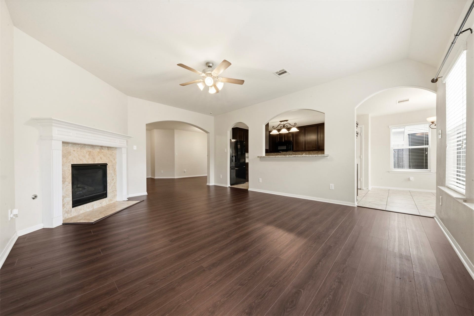 1284 Pinto Pass, Alvin, TX 77511