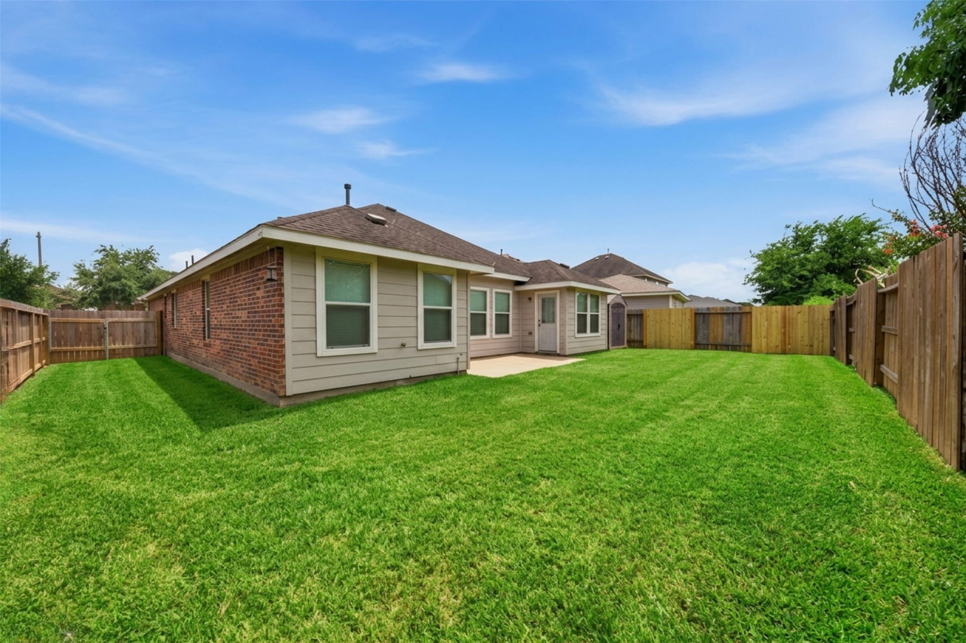 1284 Pinto Pass, Alvin, TX 77511