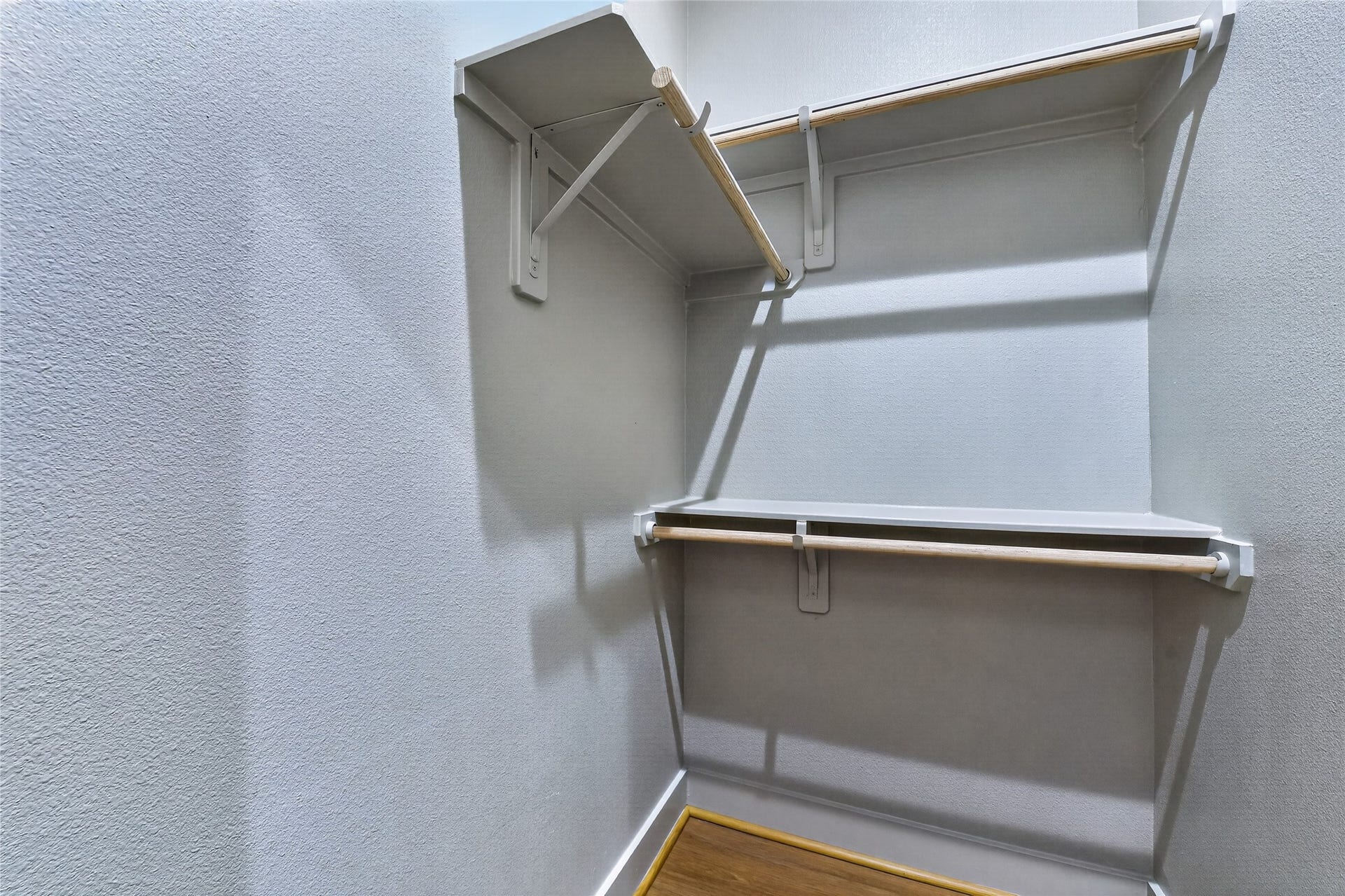 6815 Stearns Street, Houston, TX 77021 A spacious primary walk-in closet is ready for custom built-ins to elevate storage potential.