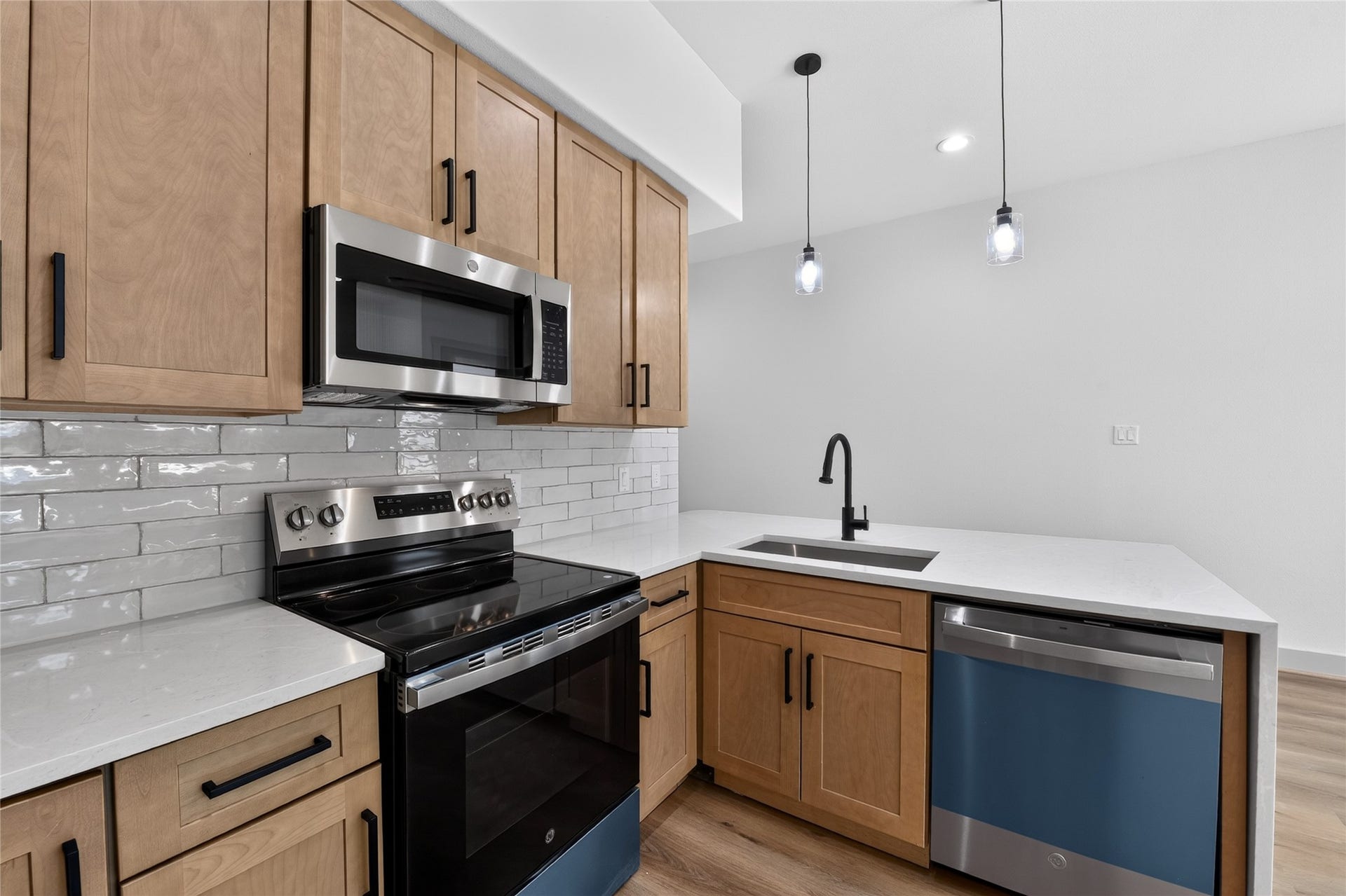 6815 Stearns Street, Houston, TX 77021 6815 Stearns Street, Houston, TX 77021
