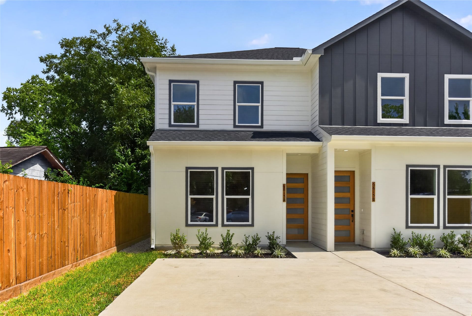 6815 Stearns Street, Houston, TX 77021 Newly completed--modern construction finished and fully ready for its first owners/tenants. Call today to book your personal walk-through of this fresh build.
