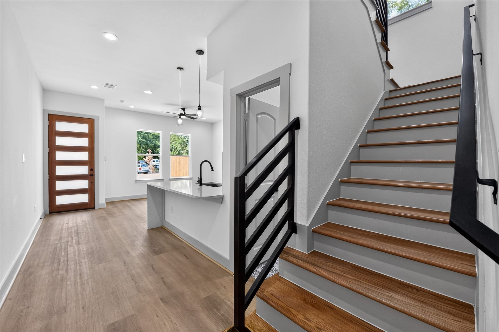 6815 Stearns Street, Houston, TX 77021 Rich hardwood stairs that take you to the second floor combine organic warmth with clean, modern lines.