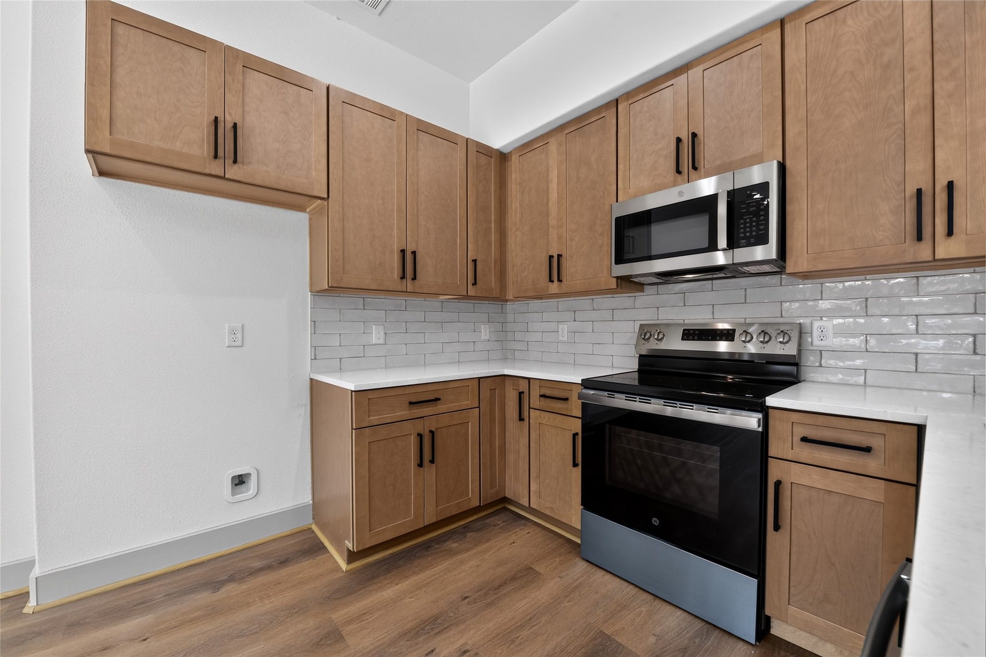 6815 Stearns Street, Houston, TX 77021 Its all in the details. Elevated finishes made to be admired up close.