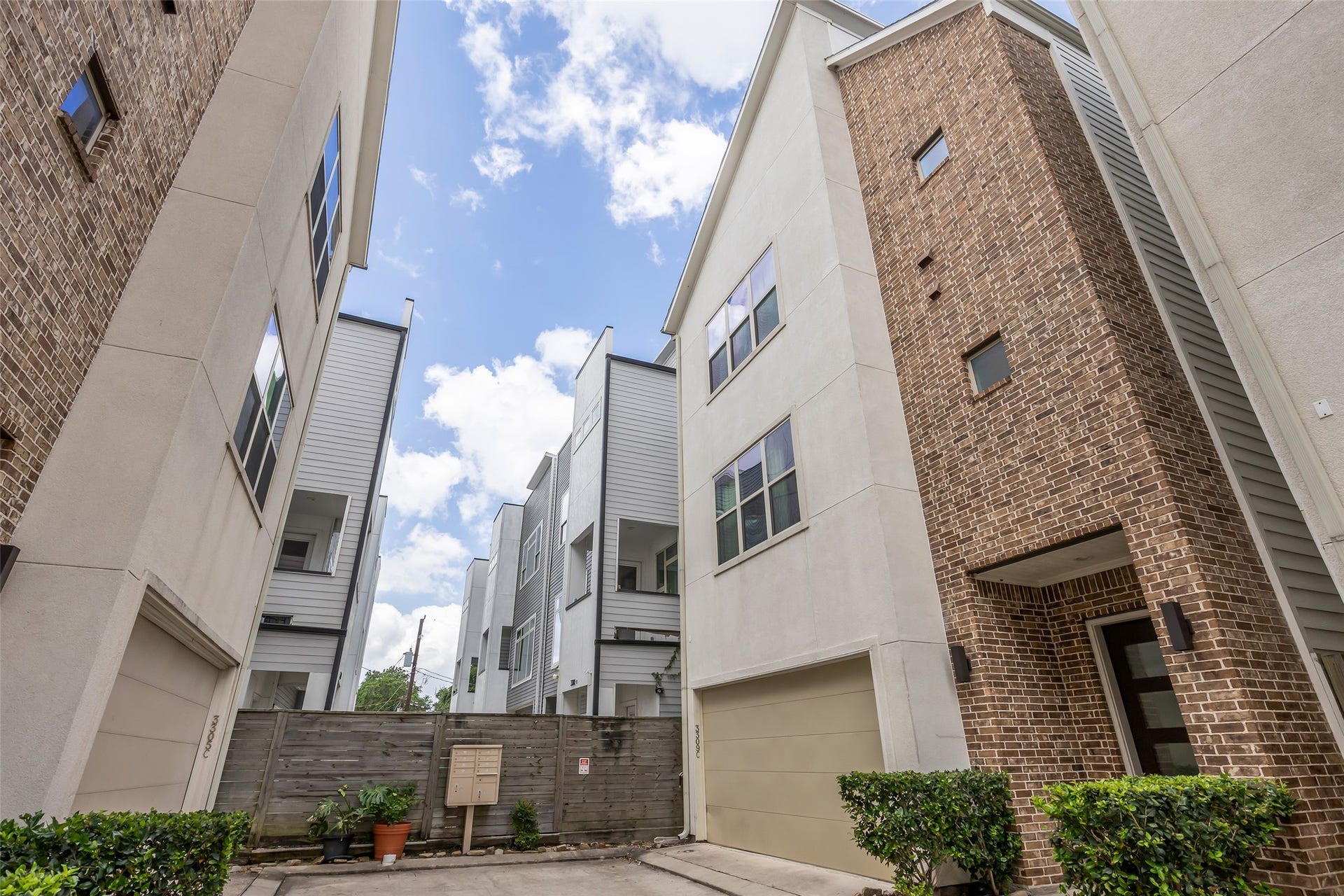 3309 Jefferson Street, #C, Houston, TX 77003 Welcome to 3309 Jefferson Court #C!