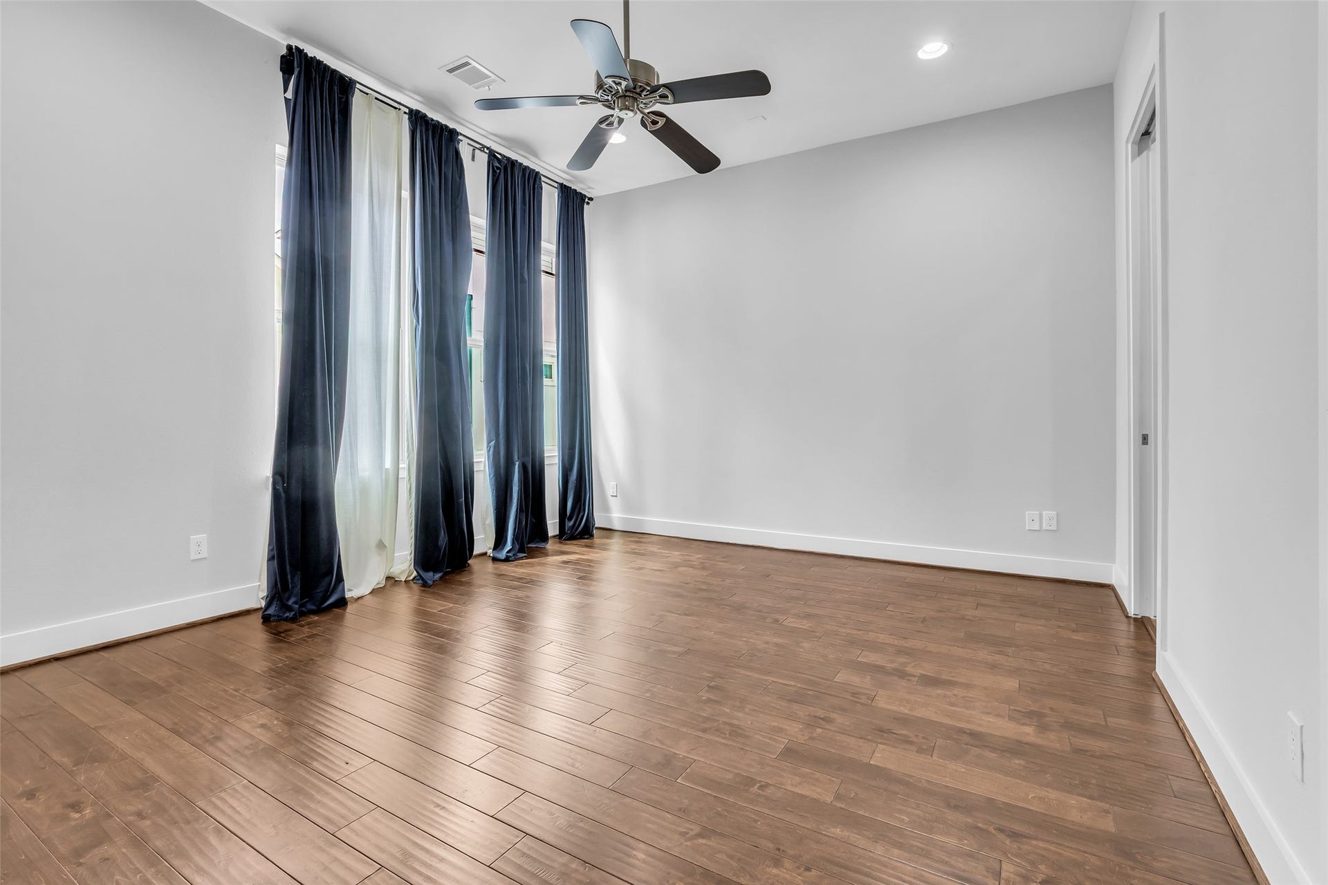 3309 Jefferson Street, #C, Houston, TX 77003 Primary bedroom on the third floor, filled with natural light from the windows and equipped with a ceiling fan to support comfortable airflow, creating a bright and comfortable private retreat.