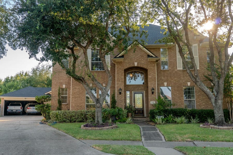 Property photo for 2010 Mountain Creek Street E, Pearland, TX