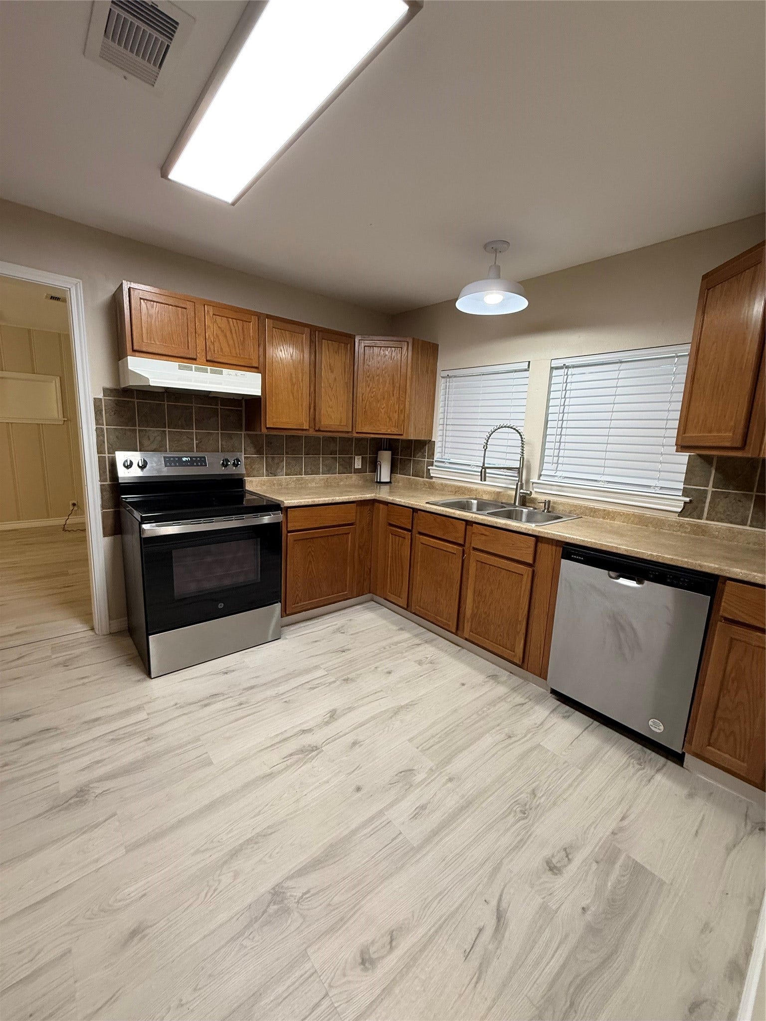 1102 E 2nd Street, Sweeny, TX 77480 1102 E 2nd Street, Sweeny, TX 77480