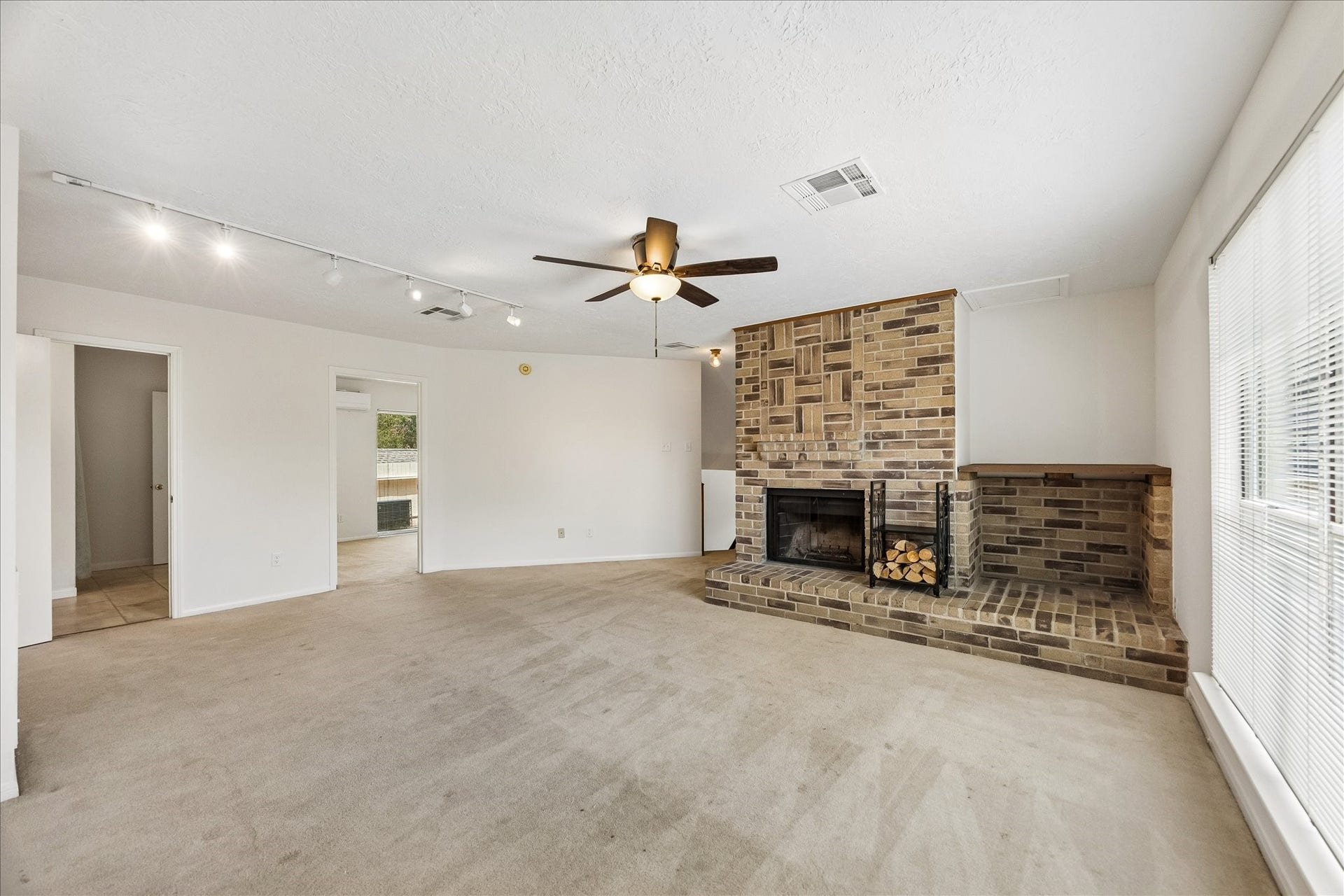 3806 Crystal Falls Drive, Missouri City, TX 77459 Expansive upstairs living area with a brick fireplace, abundant natural light, and plenty of space for relaxing, entertaining, or creating a game room.