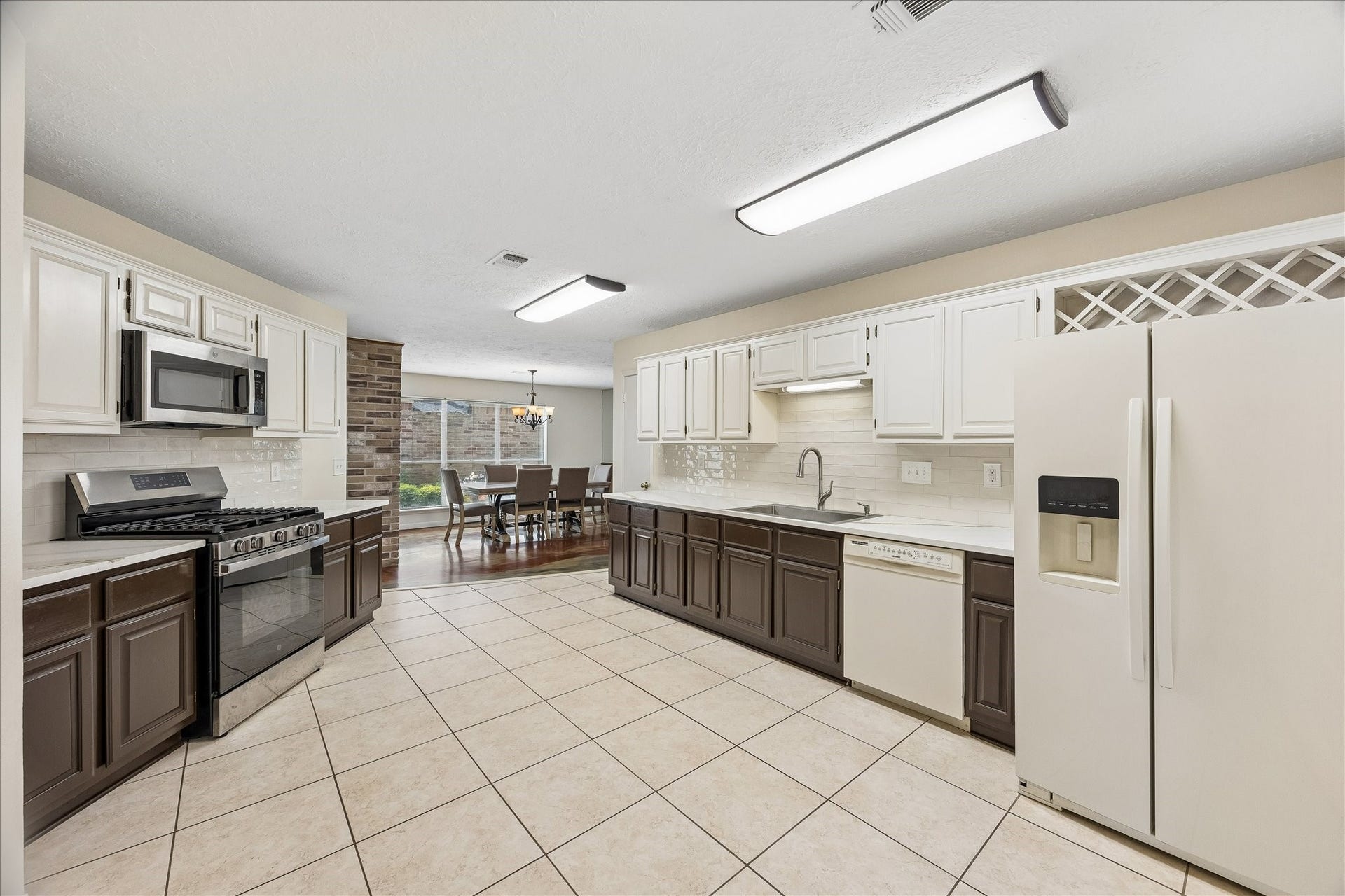 3806 Crystal Falls Drive, Missouri City, TX 77459 Generous kitchen workspace offers abundant cabinetry and an easy connection to the dining area.