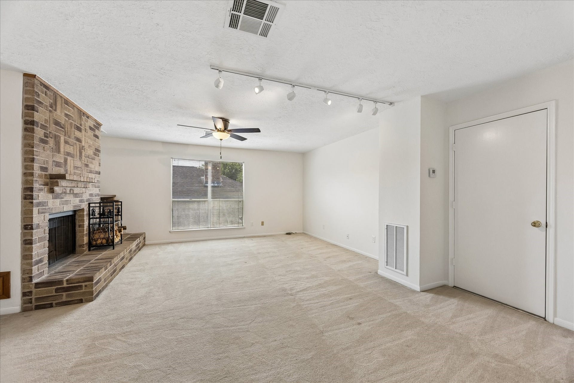 3806 Crystal Falls Drive, Missouri City, TX 77459 Alternate view of upstairs living area