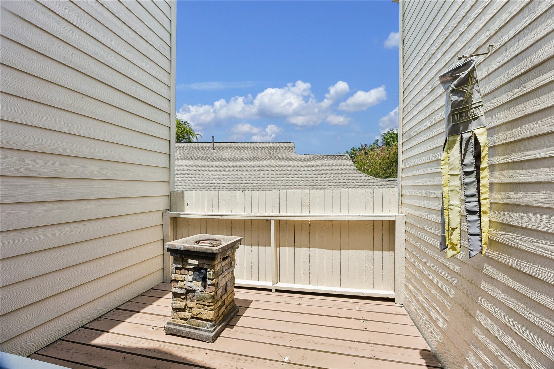 3806 Crystal Falls Drive, Missouri City, TX 77459 Private upstairs balcony provides an additional outdoor space to relax and enjoy the fresh air.