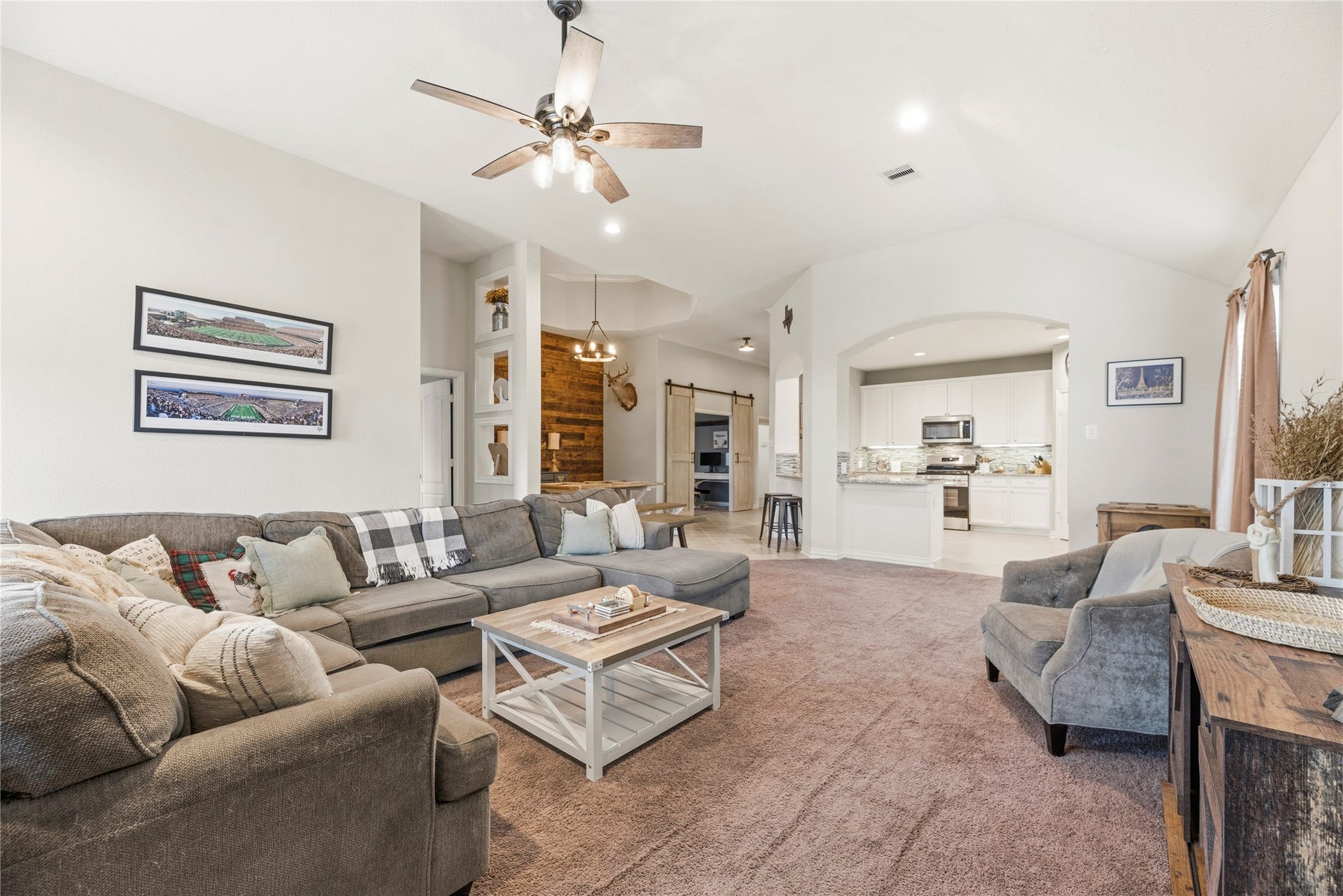 16014 Mark Crest Drive, Hockley, TX 77447 Open living spaces.