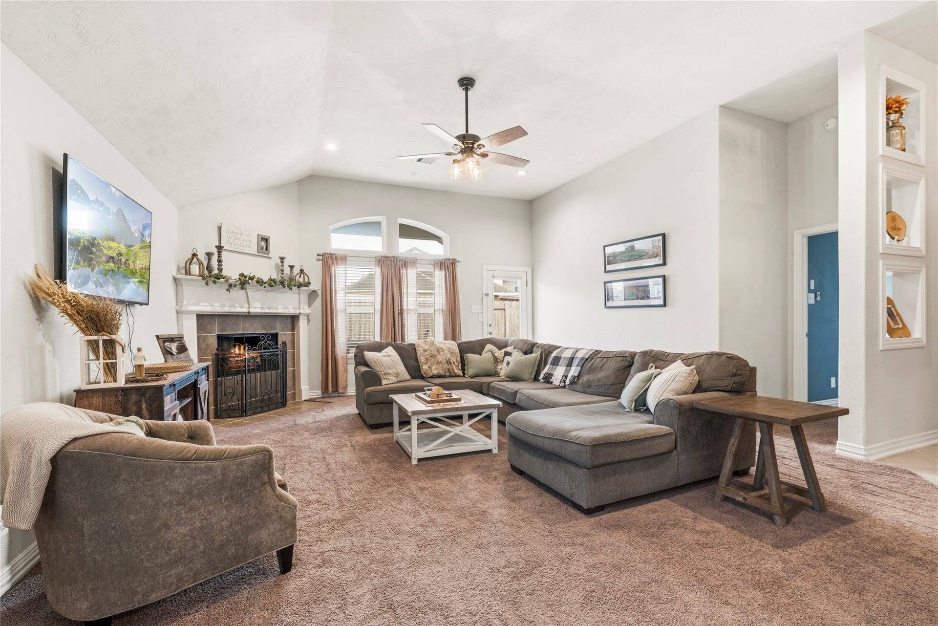 16014 Mark Crest Drive, Hockley, TX 77447 Another view of the family room.