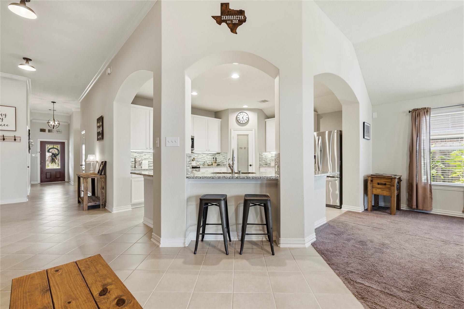 16014 Mark Crest Drive, Hockley, TX 77447 Breakfast bar with additional seating.