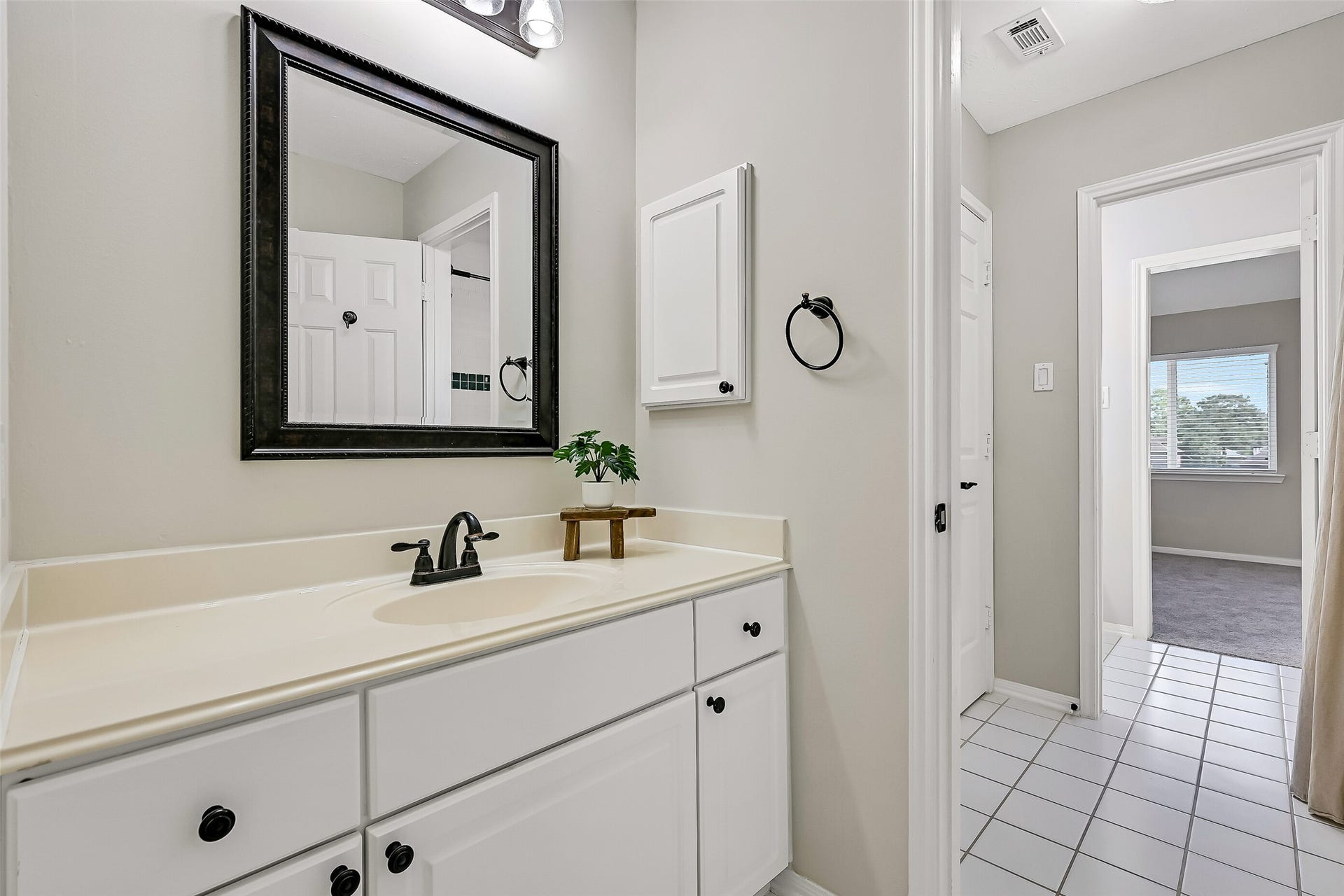 2505 Sarasota Drive, Friendswood, TX 77546 On the opposite side of the Jack & Jill bath, a second private vanity provides another generous countertop, sink & storage area. The thoughtful layout gives each adjoining bedroom its own dedicated prep space while sharing the central tub/shower and toilet.