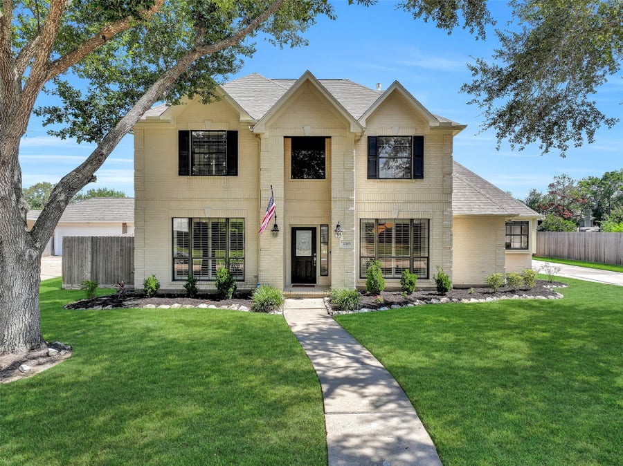 Property photo for 2505 Sarasota Drive, Friendswood, TX