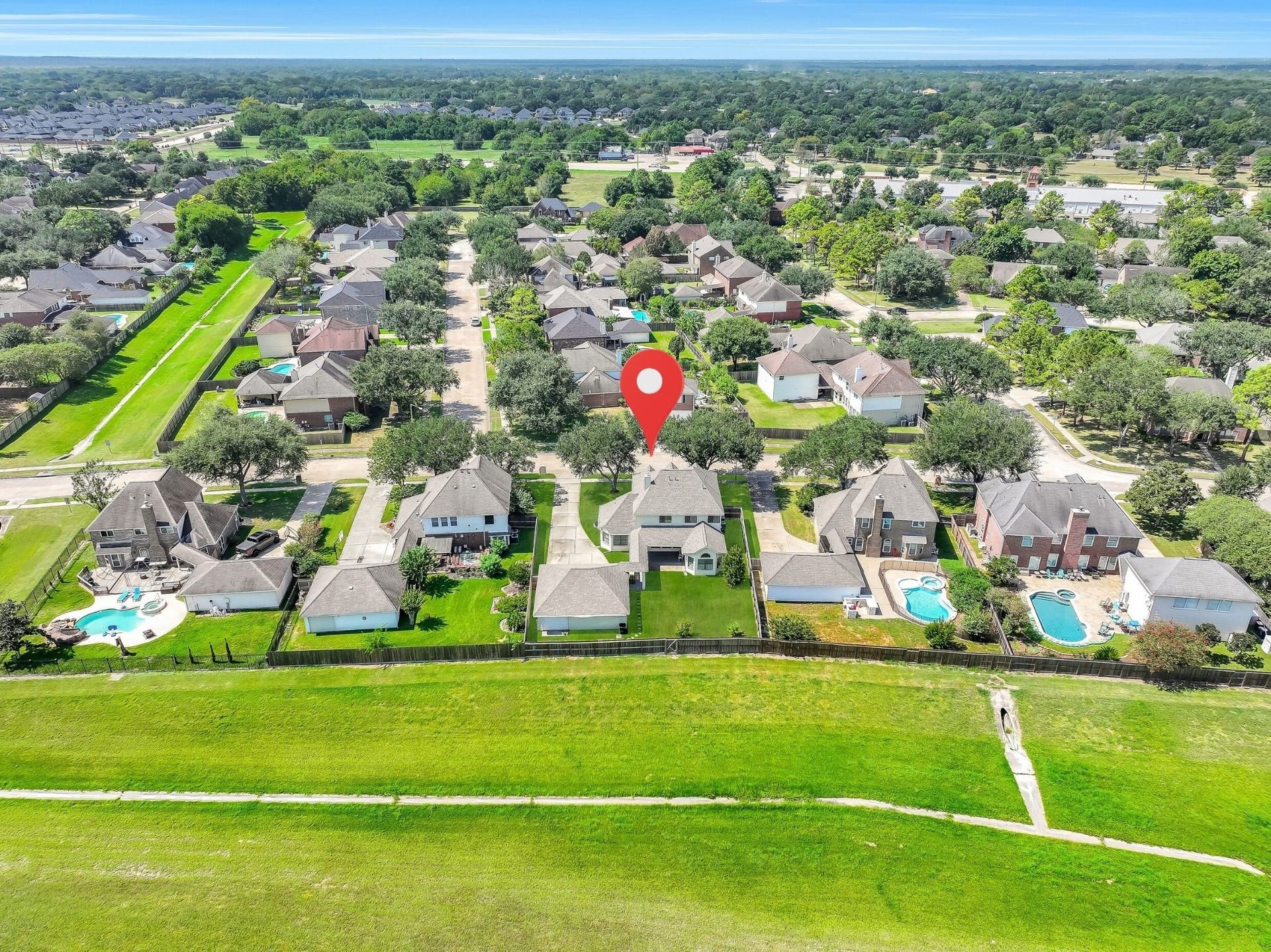 2505 Sarasota Drive, Friendswood, TX 77546 An elevated neighborhood view highlights the propertys location within established Boca Raton. The home enjoys a spacious lot with mature trees, a large backyard and no immediate rear neighbors, all within highly regarded Friendswood ISD.