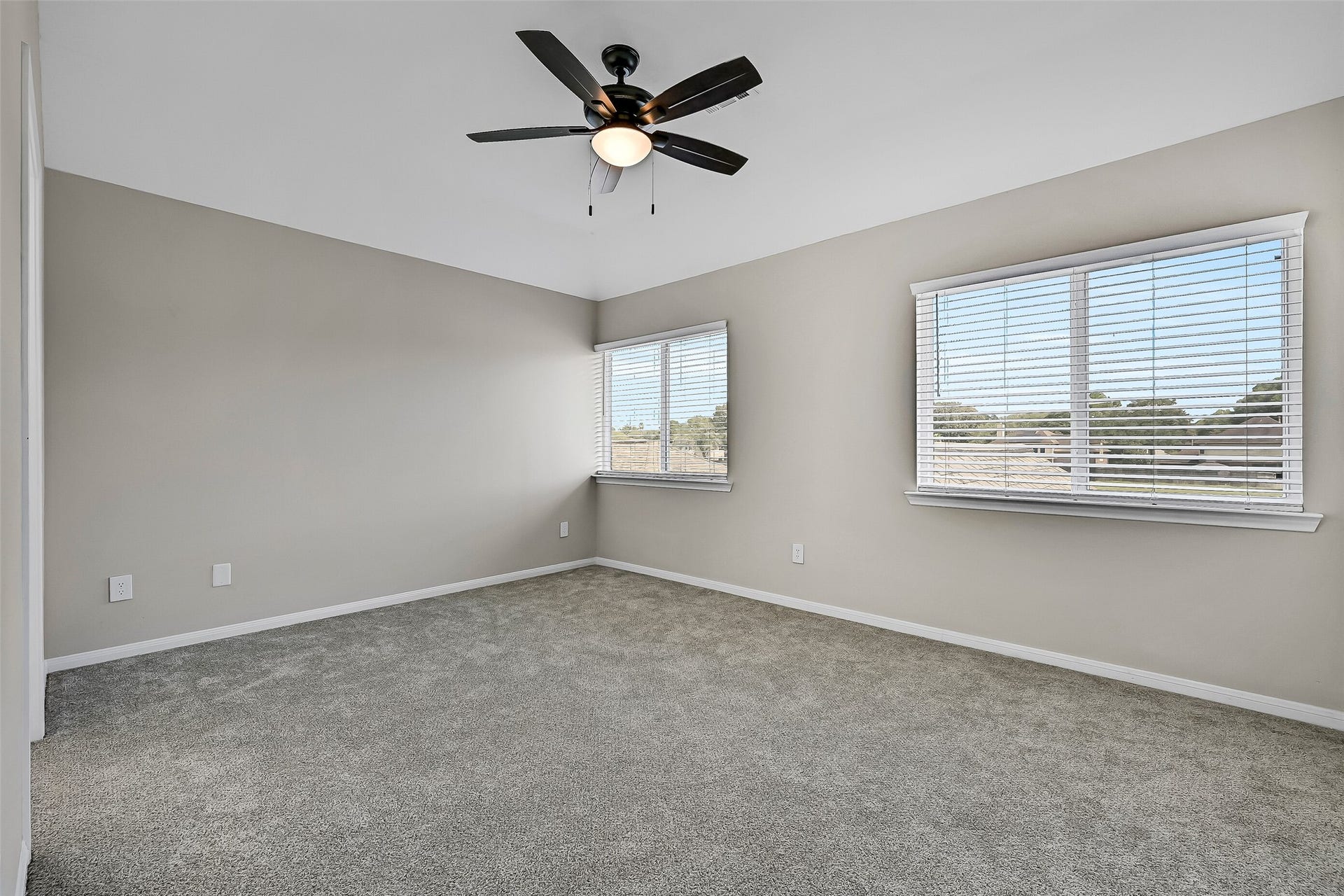 2505 Sarasota Drive, Friendswood, TX 77546 On the opposite side of the Jack & Jill bath, the second secondary bedroom offers generous dimensions, a vaulted ceiling, ceiling fan & windows on two walls for abundant natural light. A walk-in closet provides plenty of additional storage.