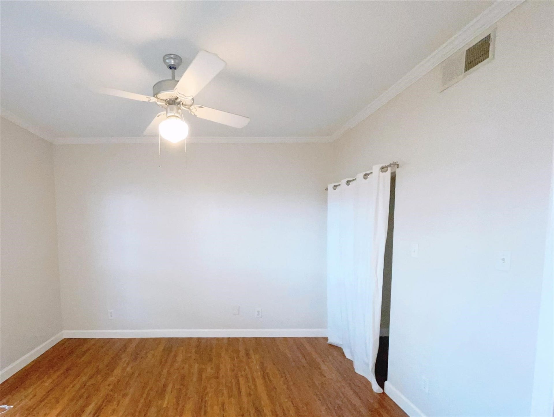 2121 El Paseo Street, #1511, Houston, TX 77054 Secondary bedroom