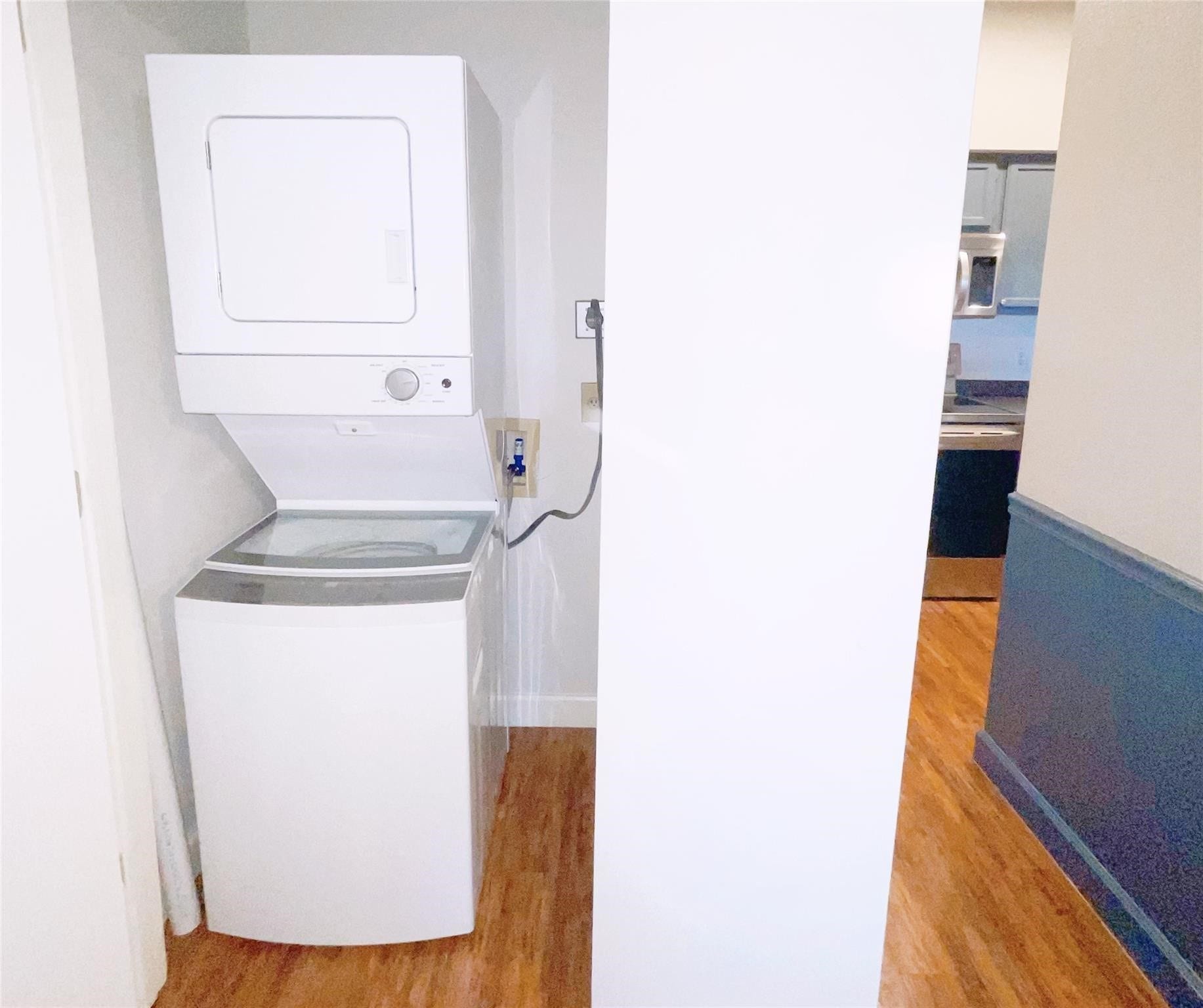 2121 El Paseo Street, #1511, Houston, TX 77054 Laundry area features a convenient stackable washer and dryer for efficient use of space.