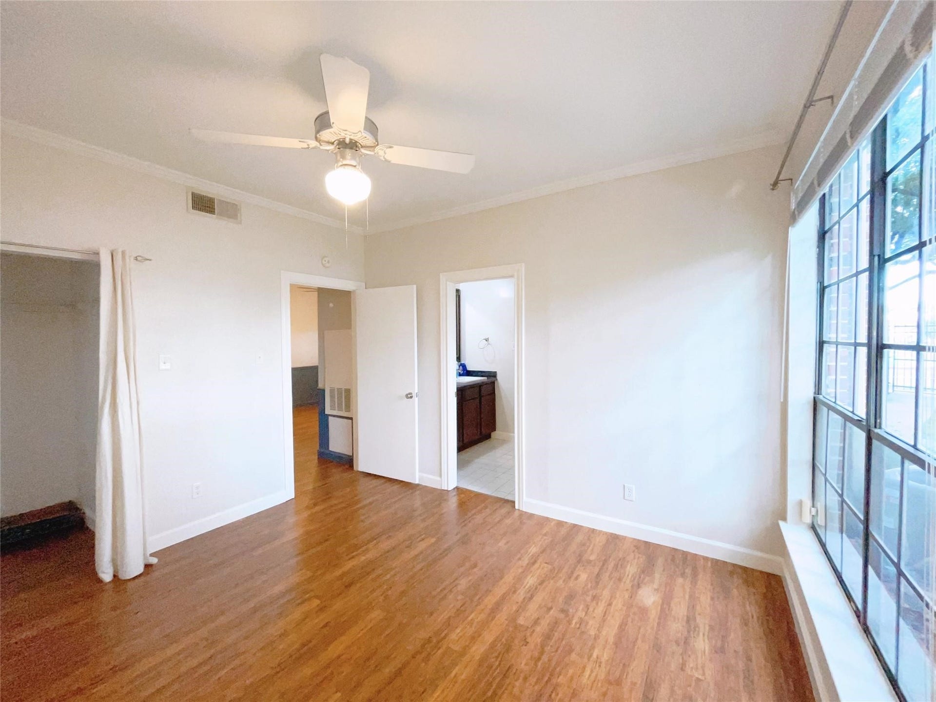 2121 El Paseo Street, #1511, Houston, TX 77054 Primary bedroom