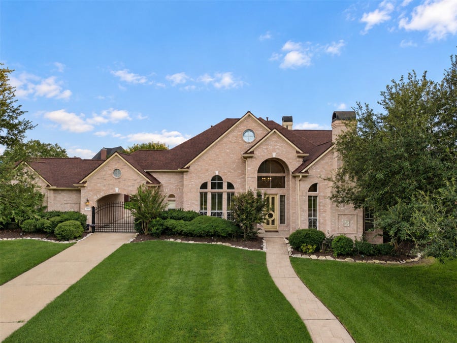 Property photo for 2606 Heatherbend Drive, Pearland, TX