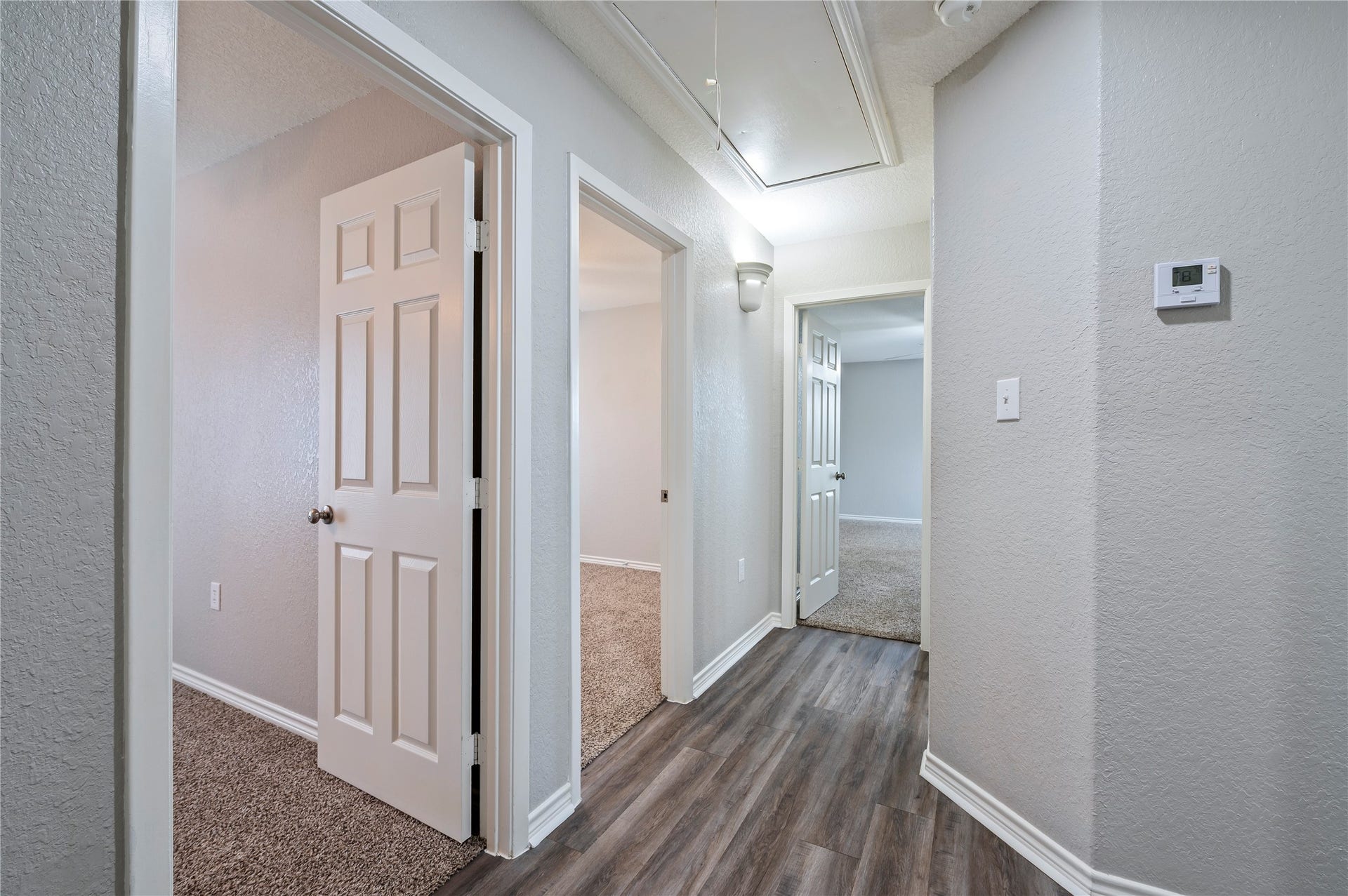 4337 Country Club Drive, Dickinson, TX 77539 Hallway leads to the bedrooms and baths.