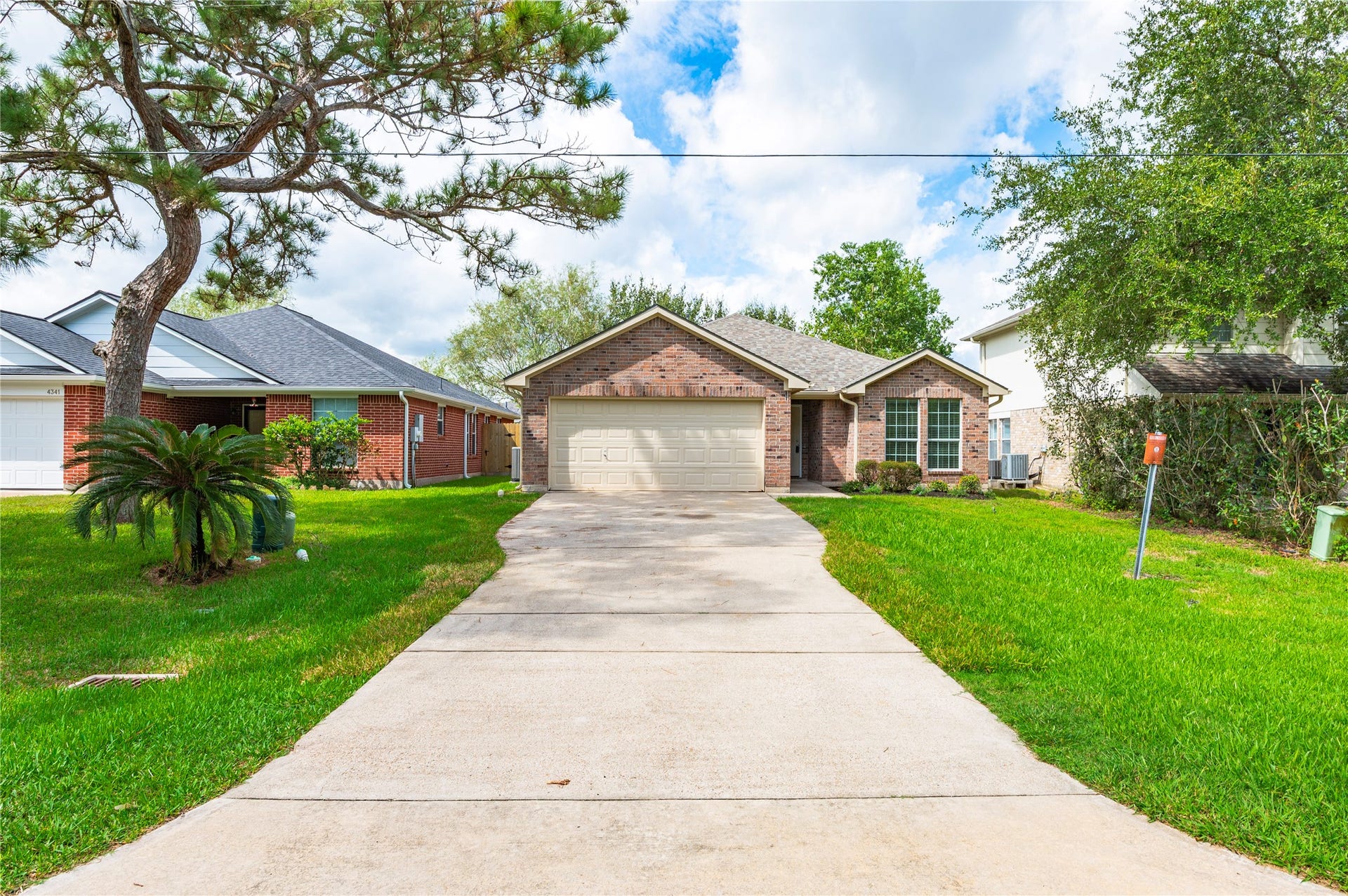 4337 Country Club Drive, Dickinson, TX 77539 Extended driveway. Full brick exterior.