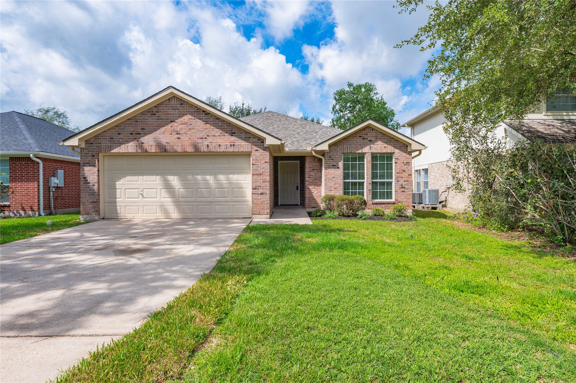 4337 Country Club Drive, Dickinson, TX 77539 Another view of the front exterior of the home.