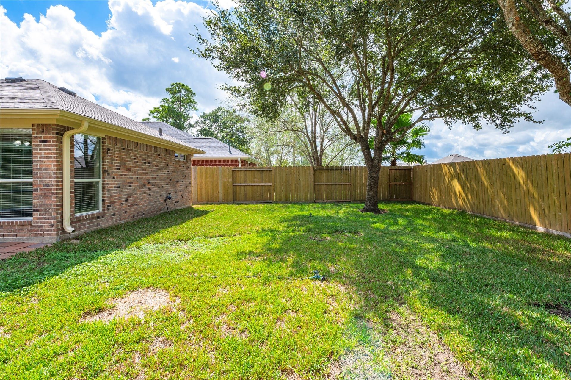 4337 Country Club Drive, Dickinson, TX 77539 Recent fence