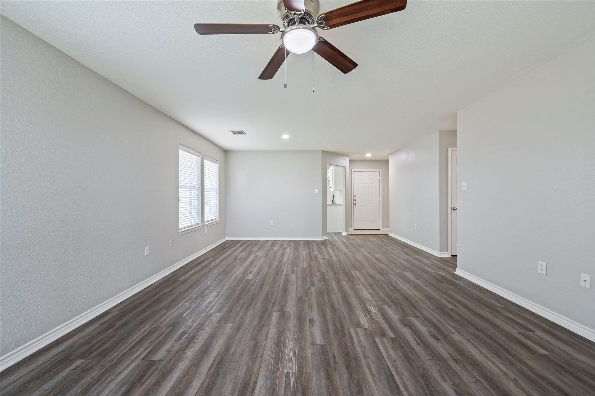 4337 Country Club Drive, Dickinson, TX 77539 Another view of the open concept.
