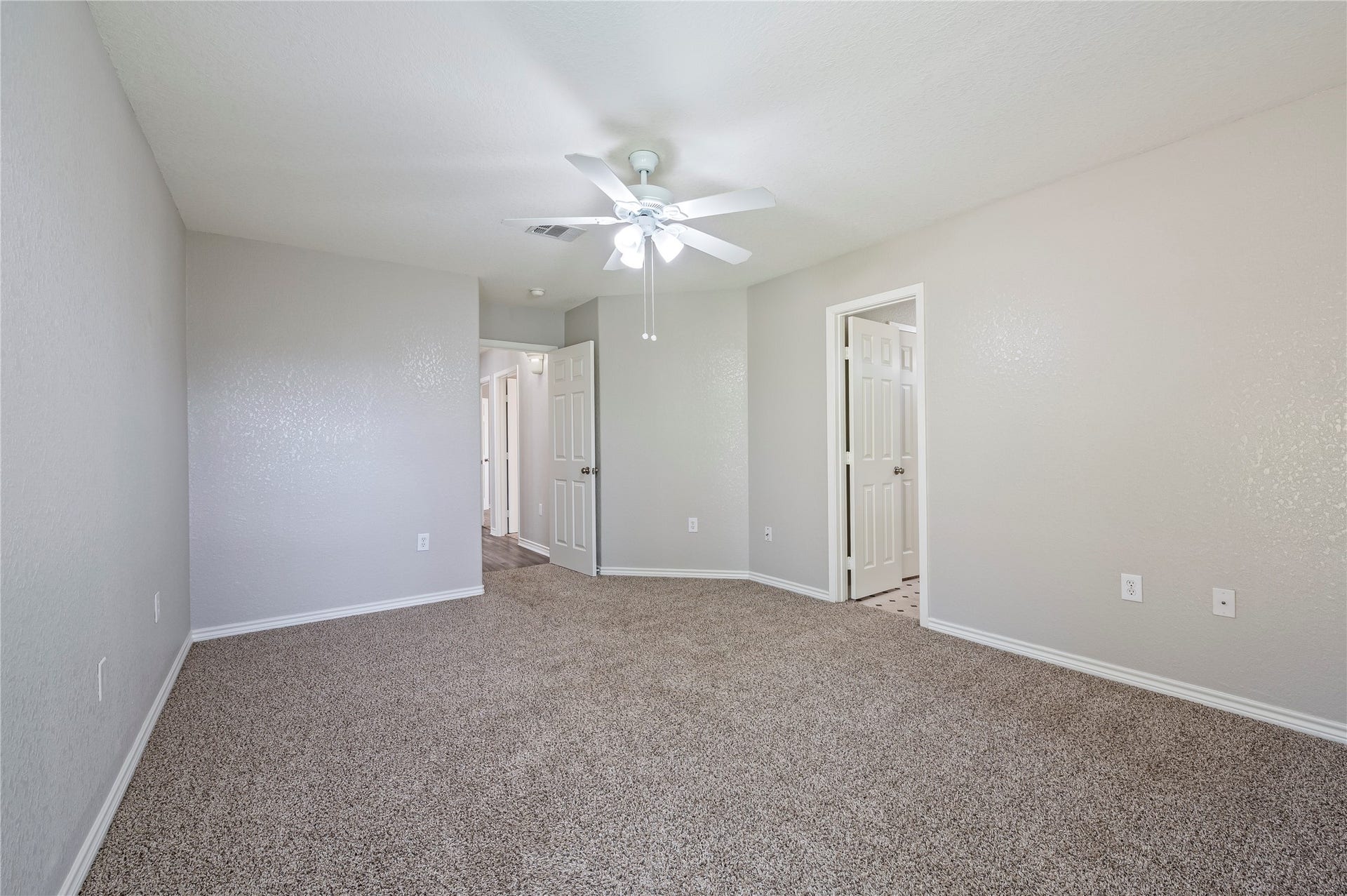 4337 Country Club Drive, Dickinson, TX 77539 Primary bedroom