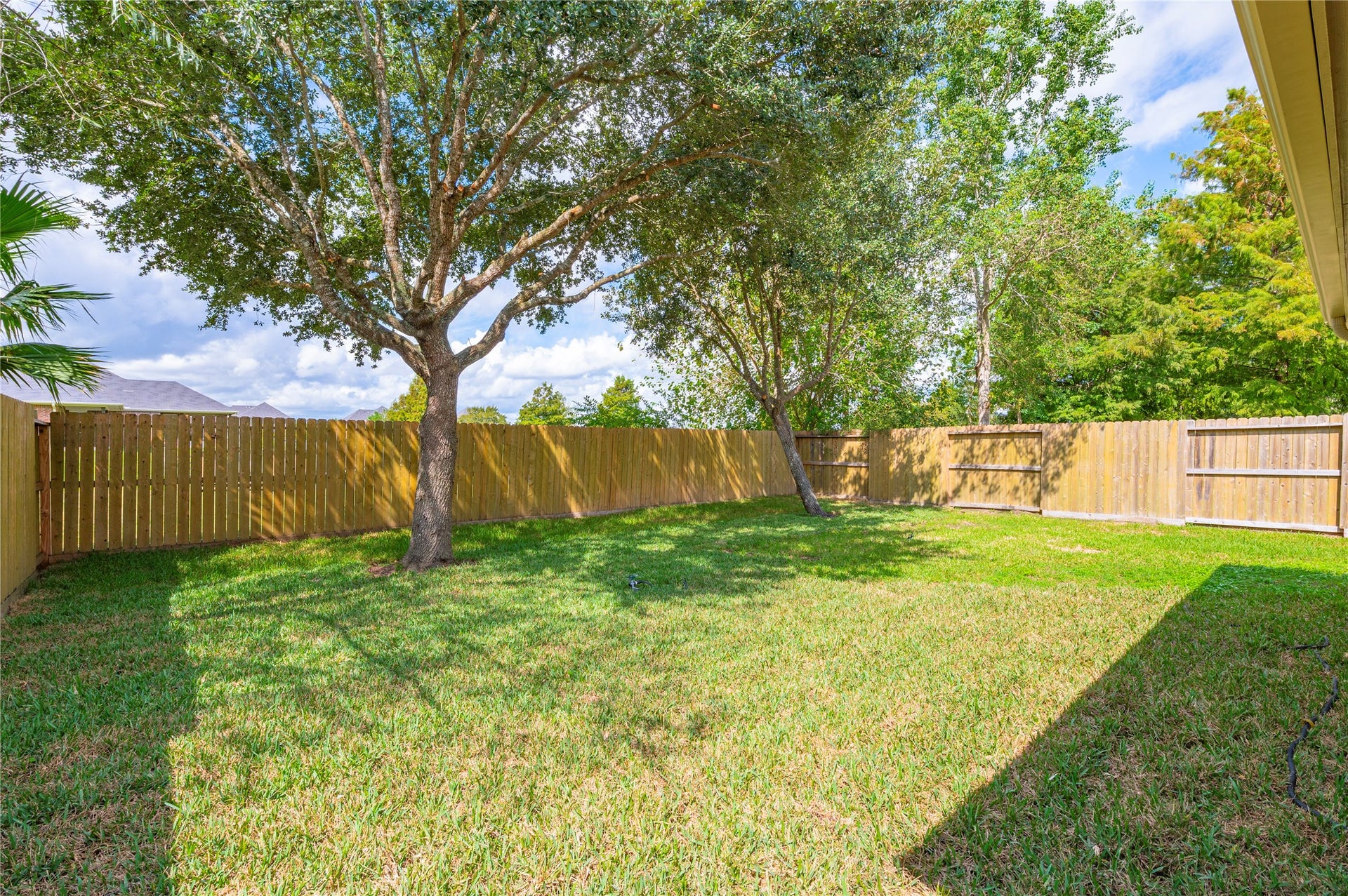 4337 Country Club Drive, Dickinson, TX 77539 No backneighbors!