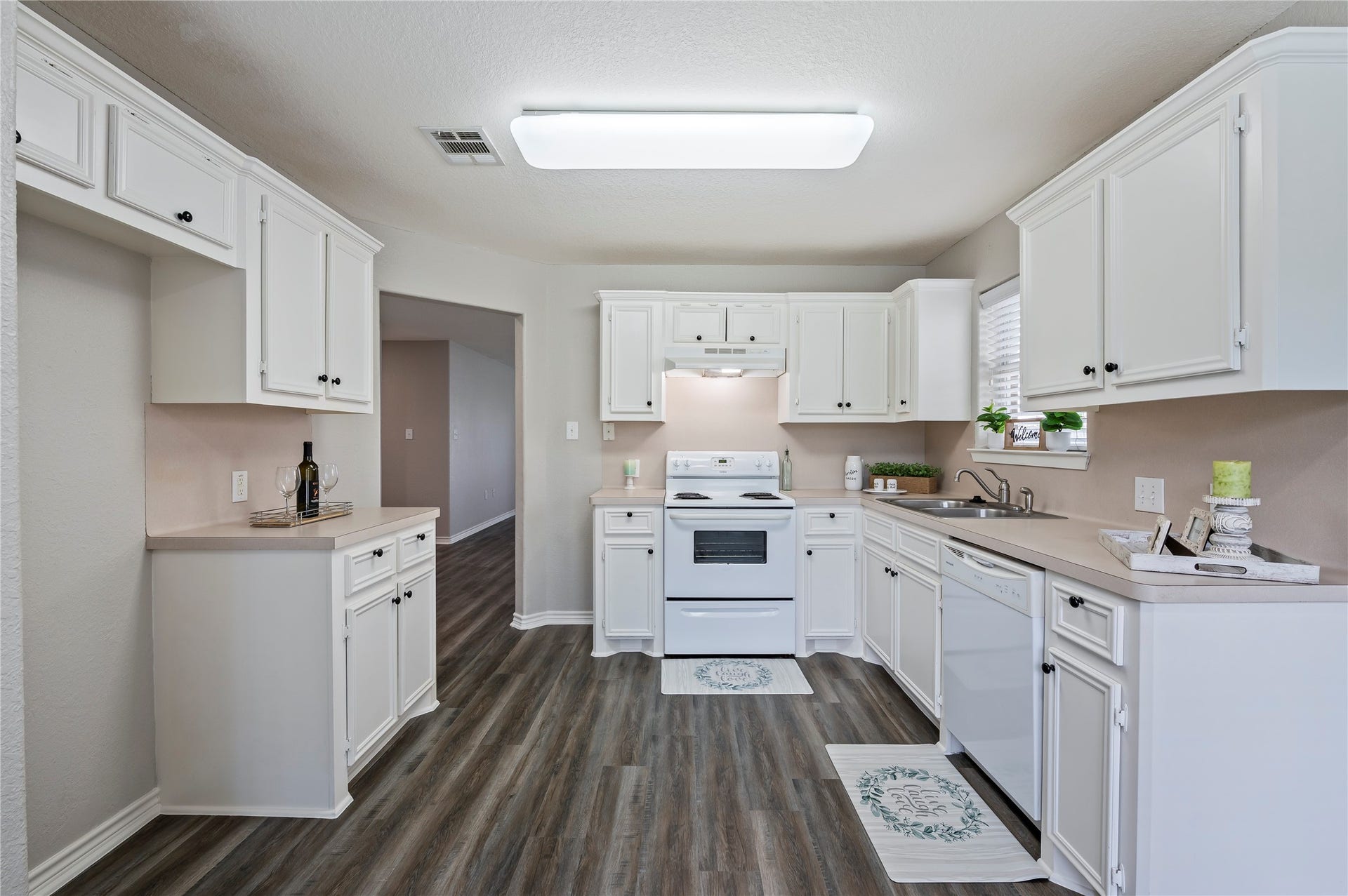4337 Country Club Drive, Dickinson, TX 77539 Spacious kitchen with ample natural lighting.