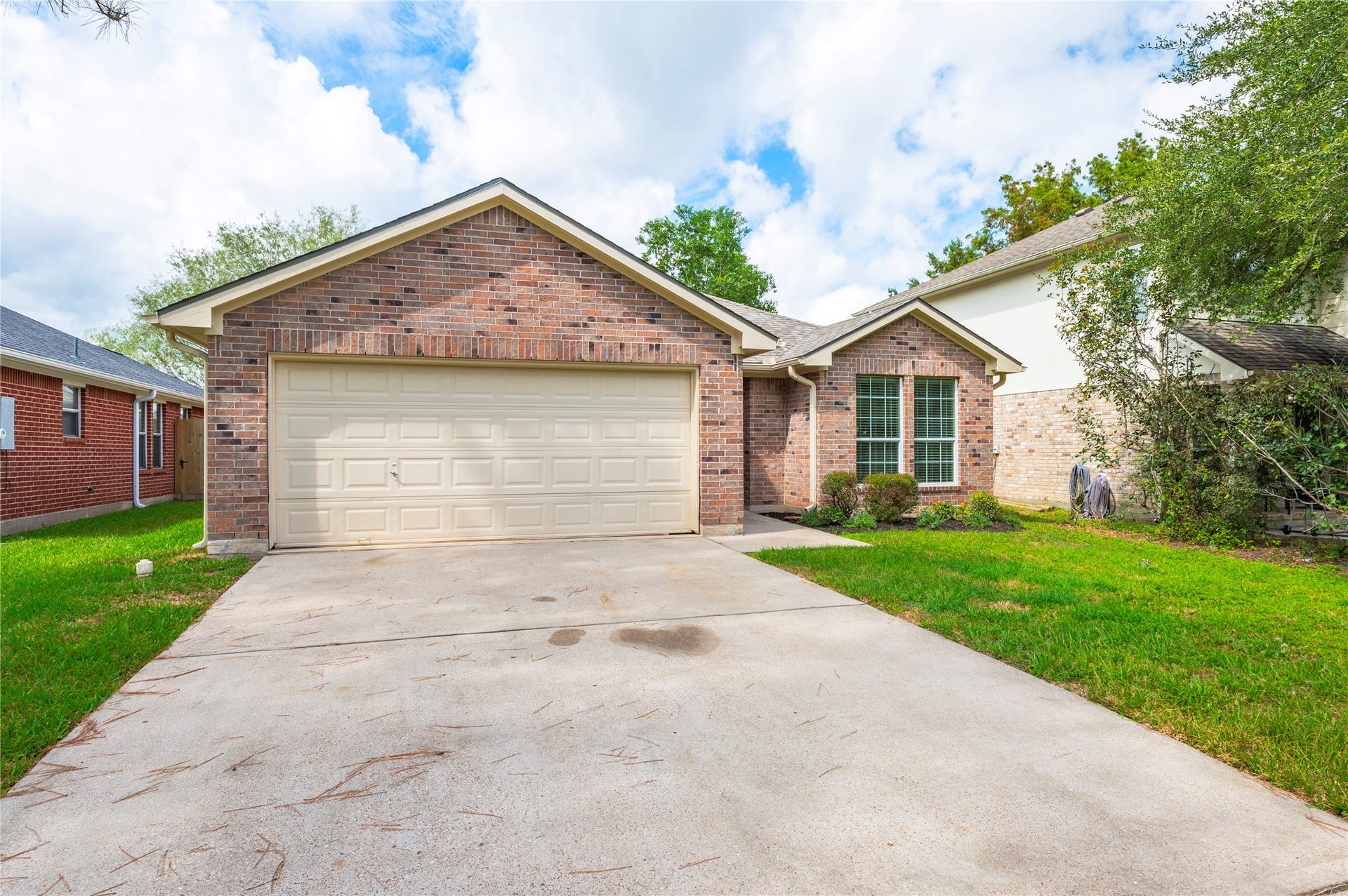 4337 Country Club Drive, Dickinson, TX 77539 Front exterior of the home.