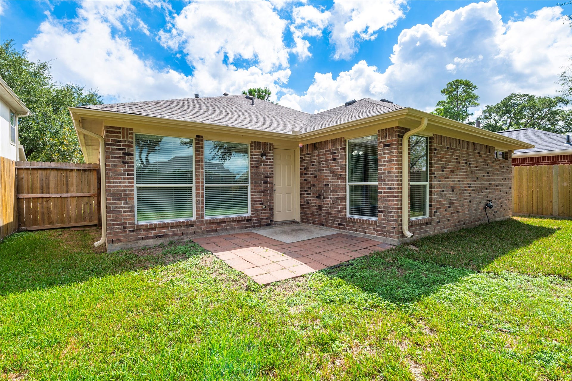 4337 Country Club Drive, Dickinson, TX 77539 Another view of the back patio area.