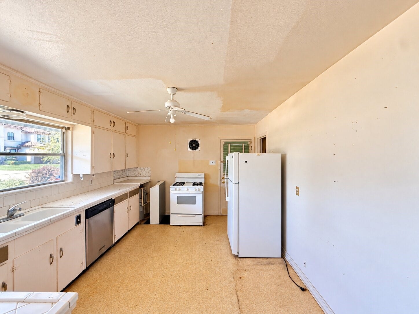 5551 Aspen Street, Houston, TX 77081 5551 Aspen Street, Houston, TX 77081