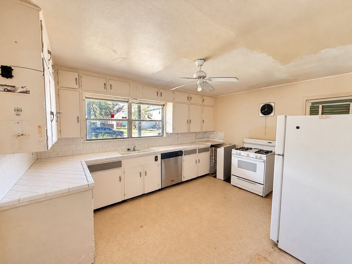 5551 Aspen Street, Houston, TX 77081 5551 Aspen Street, Houston, TX 77081