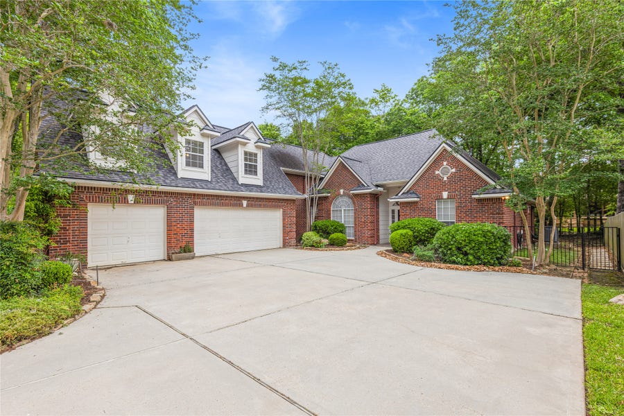 Property photo for 106 Lazy Springs Drive, Conroe, TX